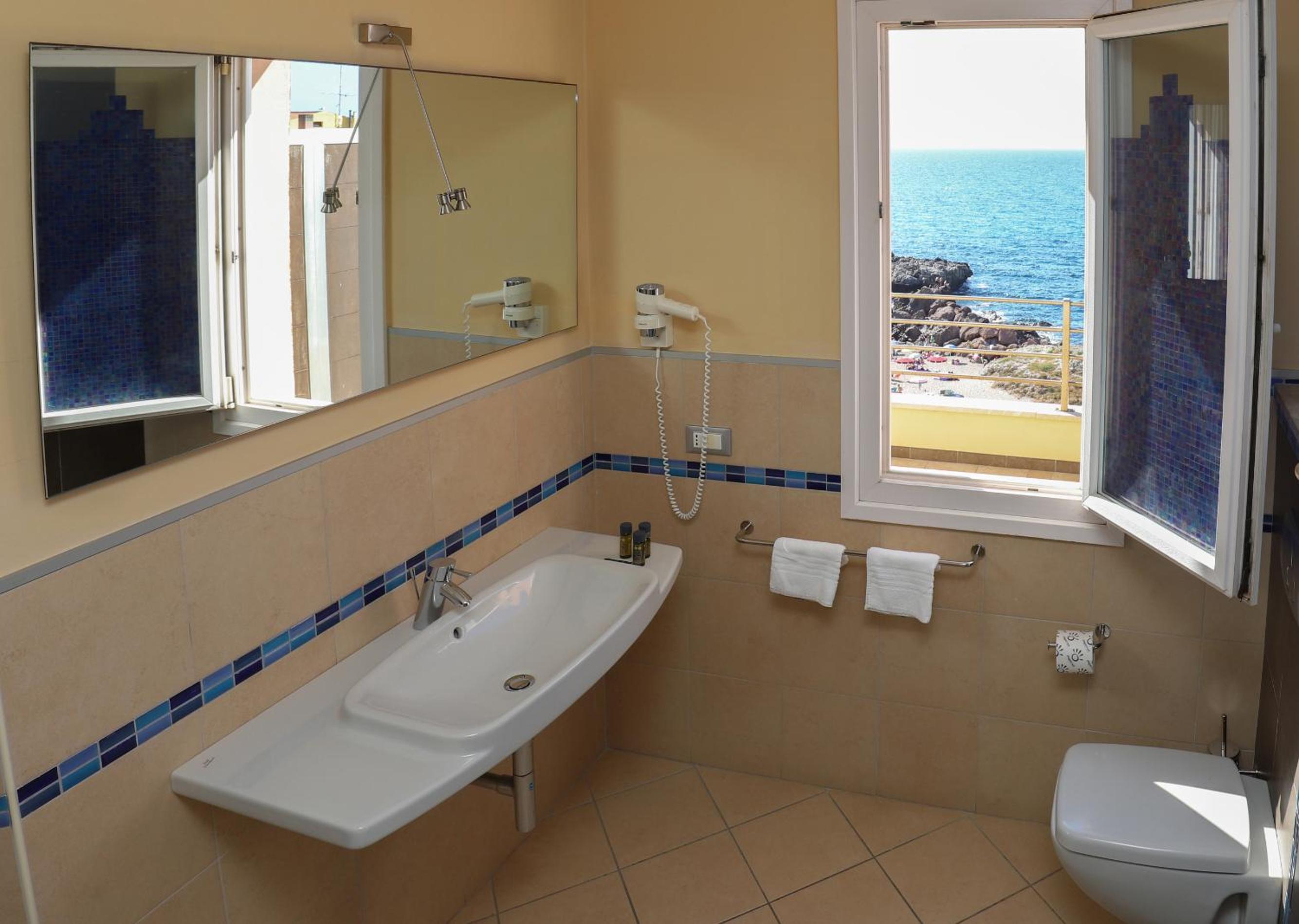 Panoramic Junior Suite with Hot Tub - Photo 5