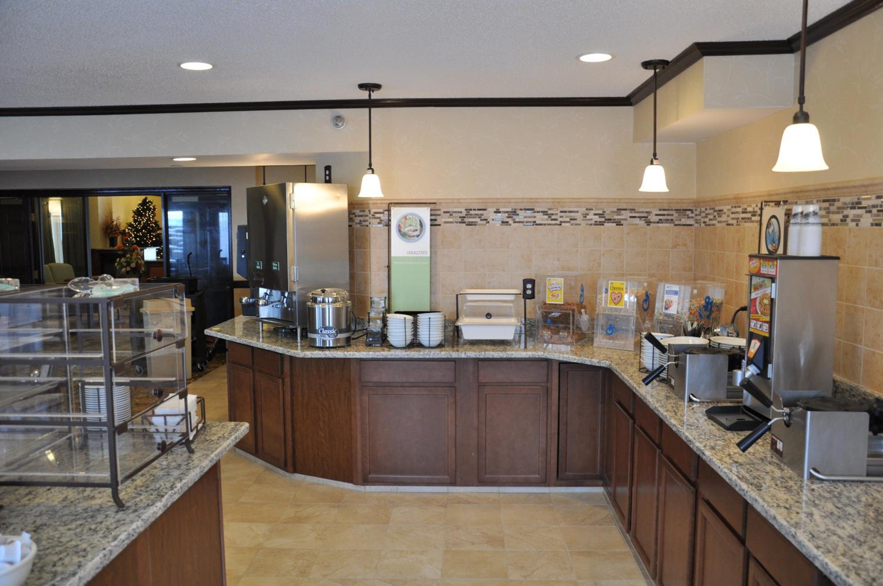One-Bedroom King Suite with Whirlpool - Non-Smoking  - Photo 2