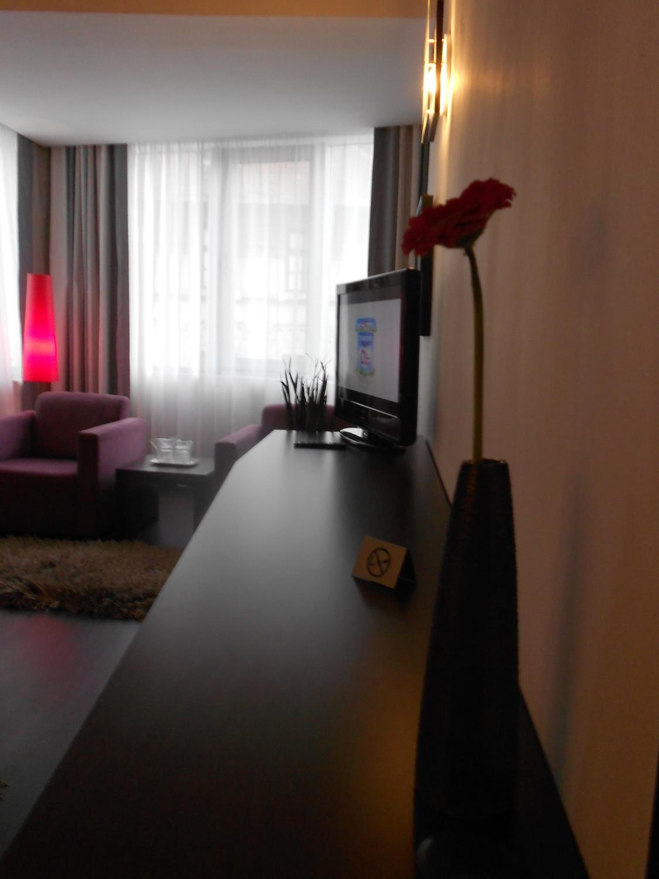 Executive Business Room - Photo 12