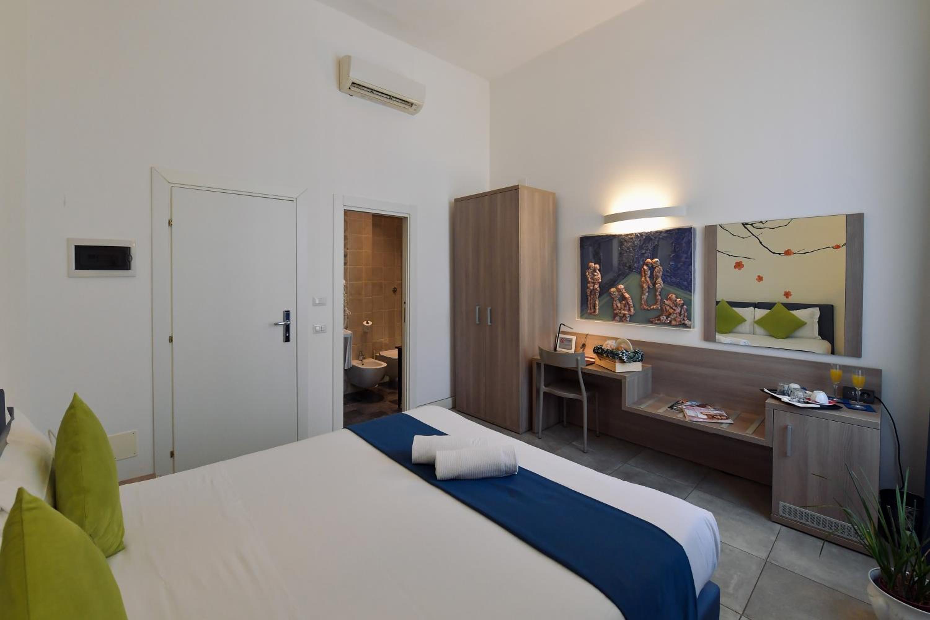Classic Double or Twin Room photo 3