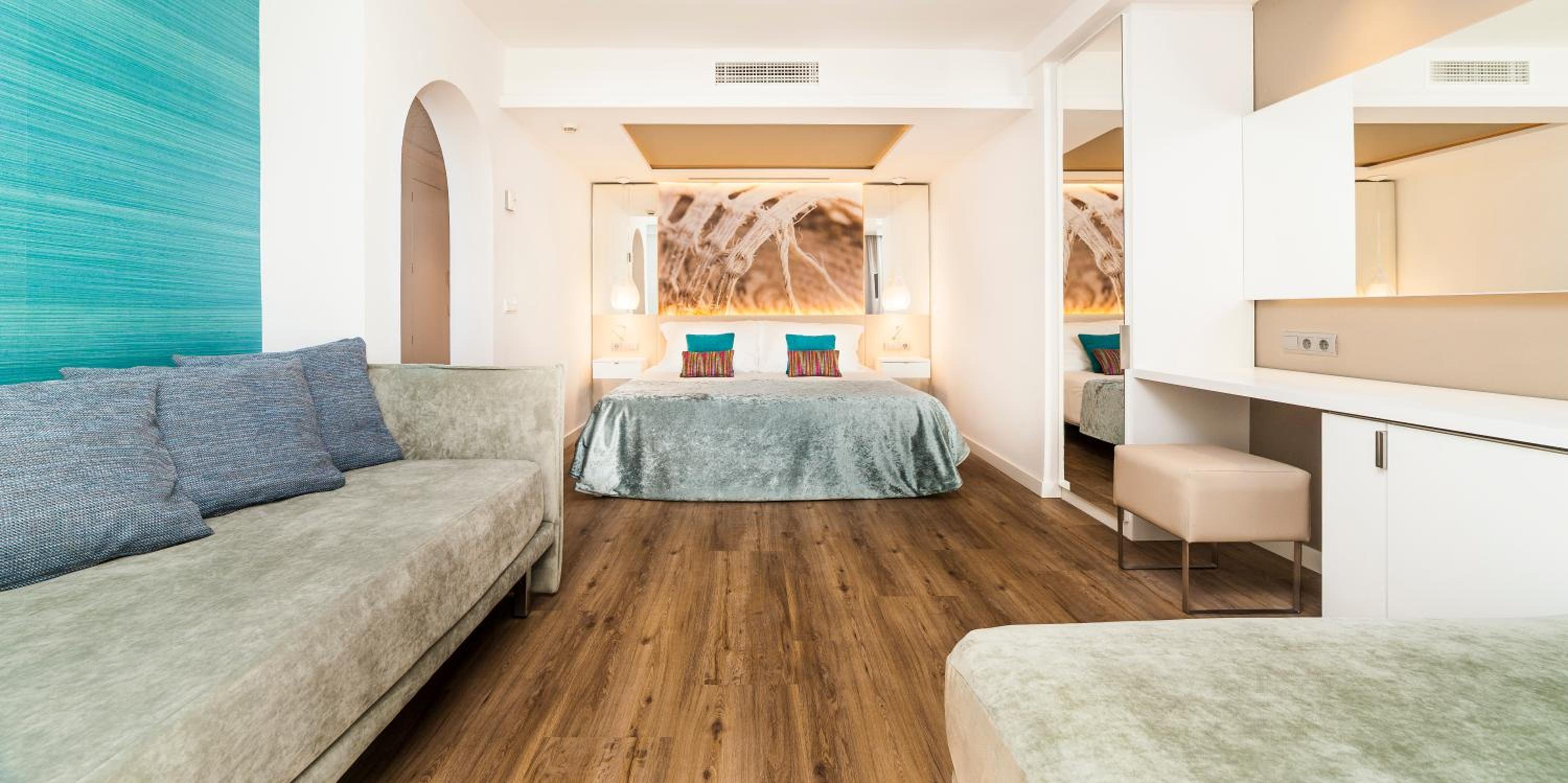 Double Room with Balcony or Terrace  - Photo 2