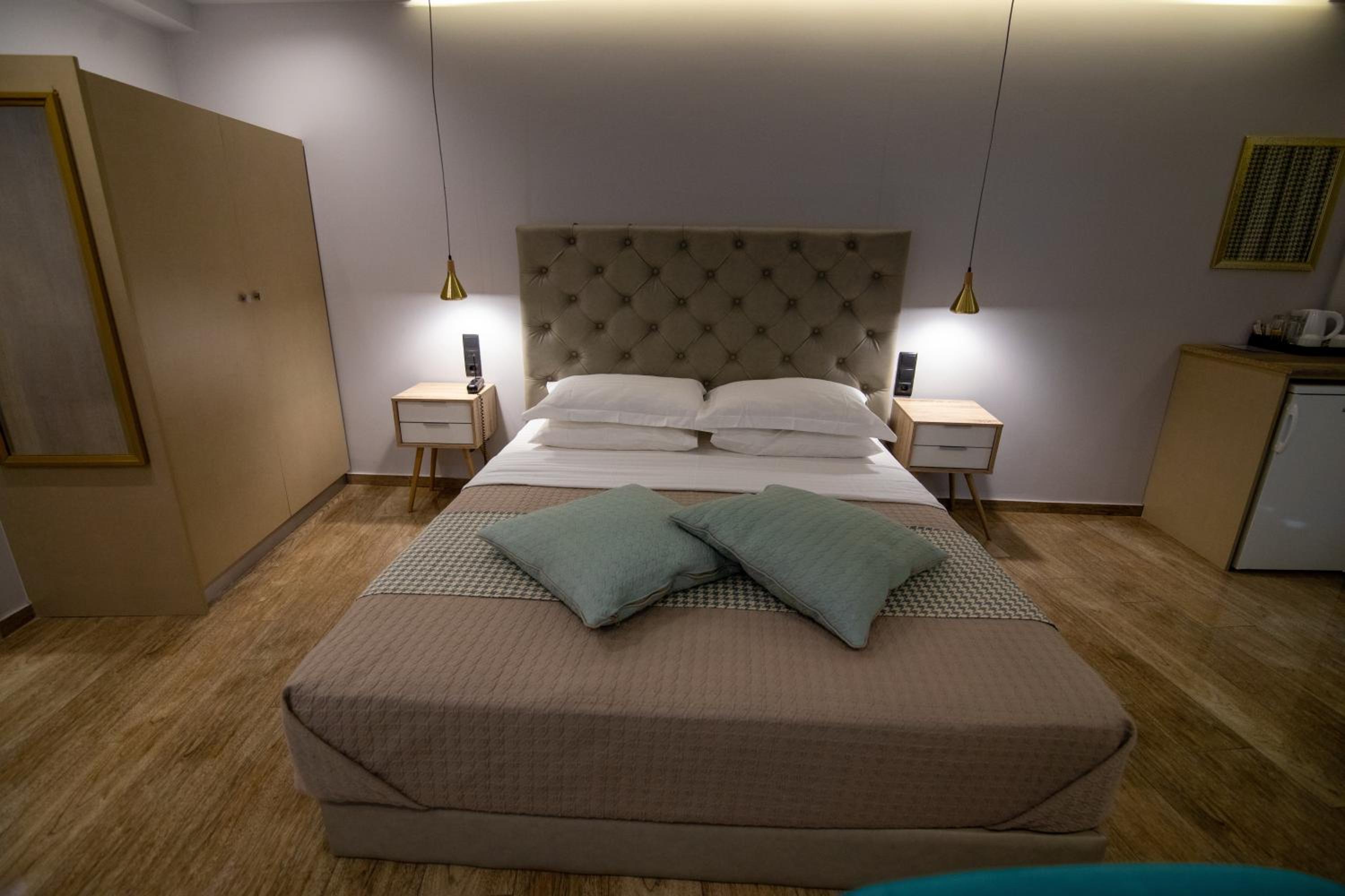 Junior Honeymoon Suite with Sea View & Hot Tub photo 3