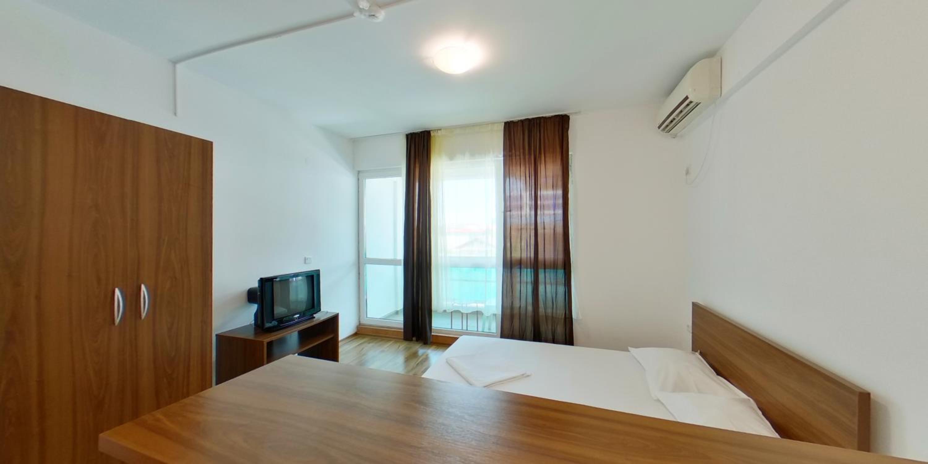 Studio (2 Adults)