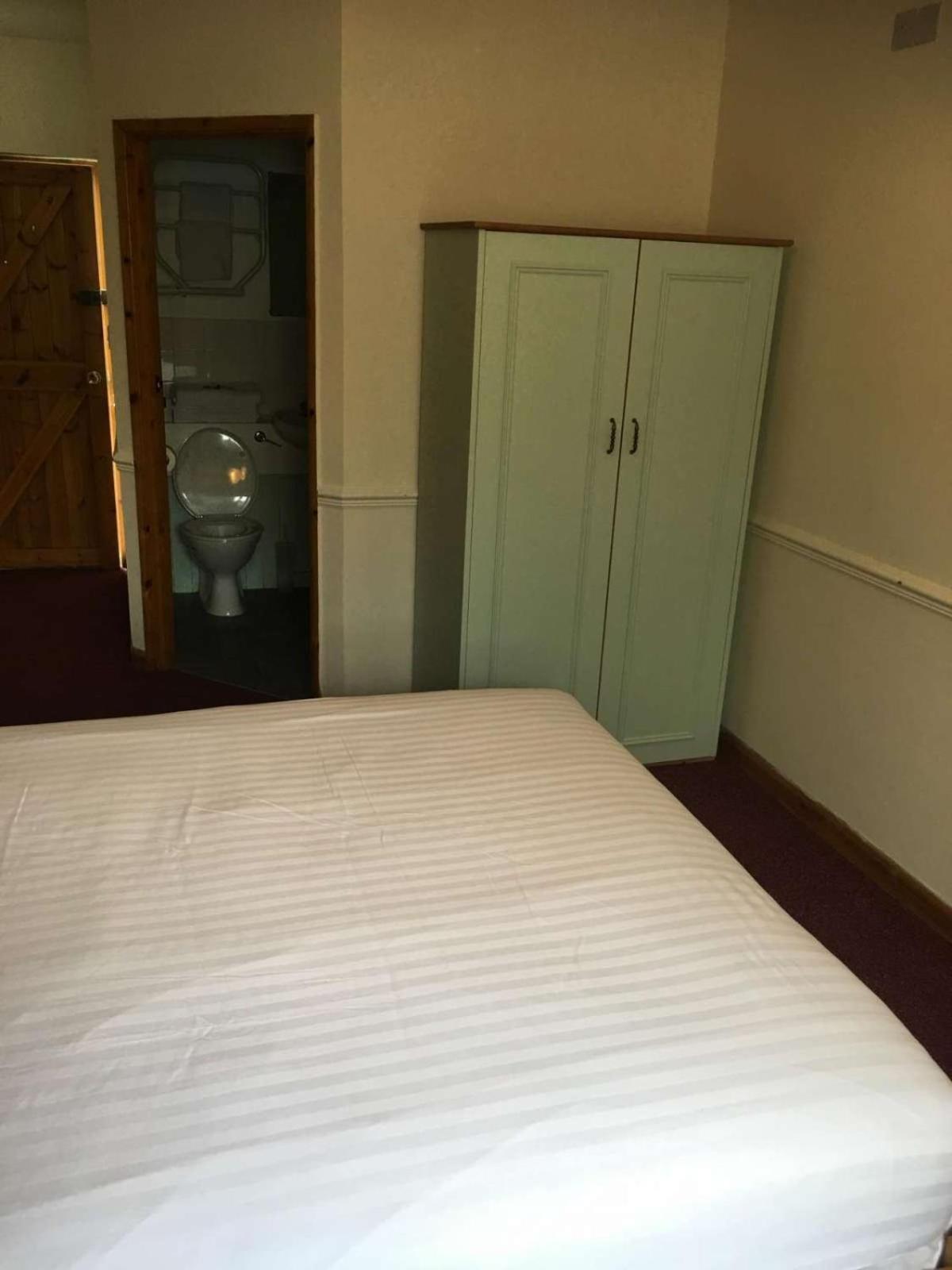 Double Room - Photo 5