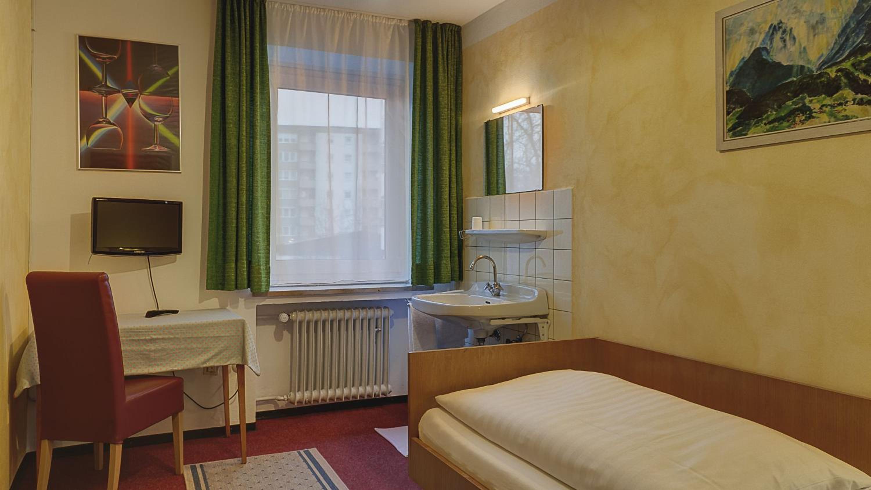Standard Single Room with Shower photo 2