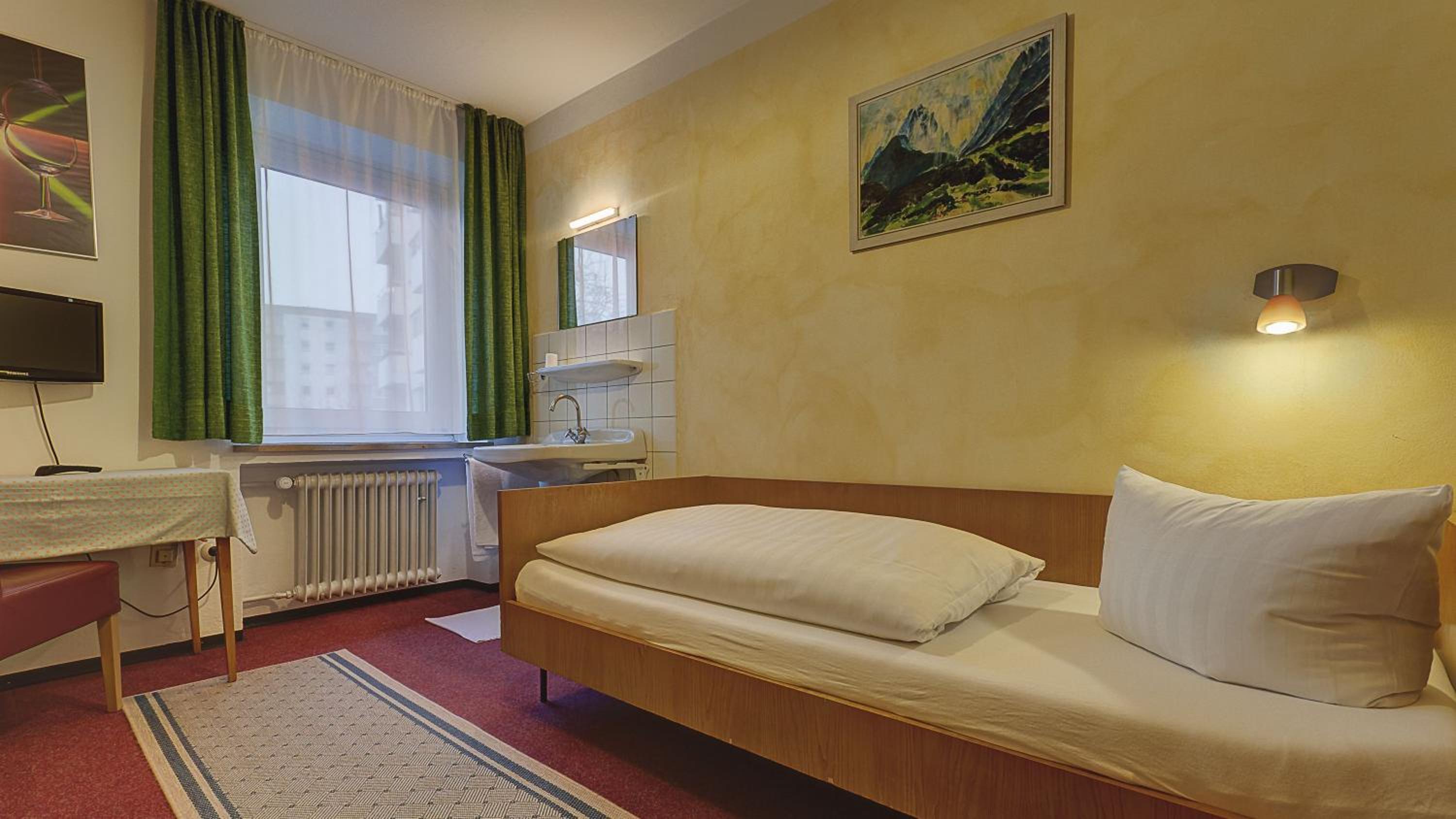 Standard Single Room with Shower photo 1