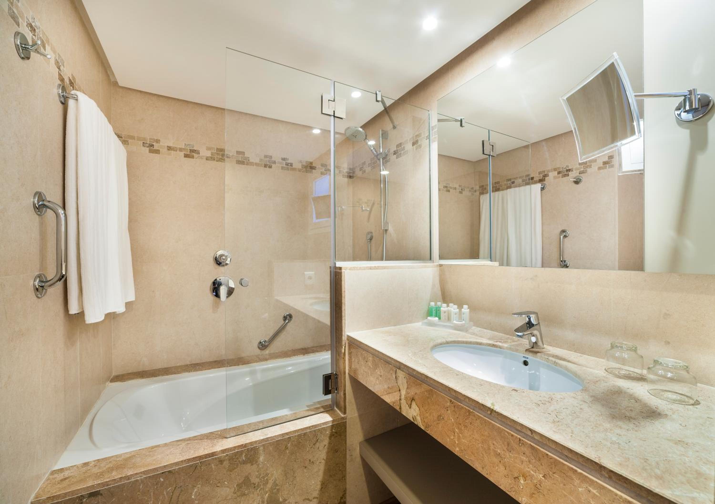 Double Room with Balcony or Terrace  - Photo 4