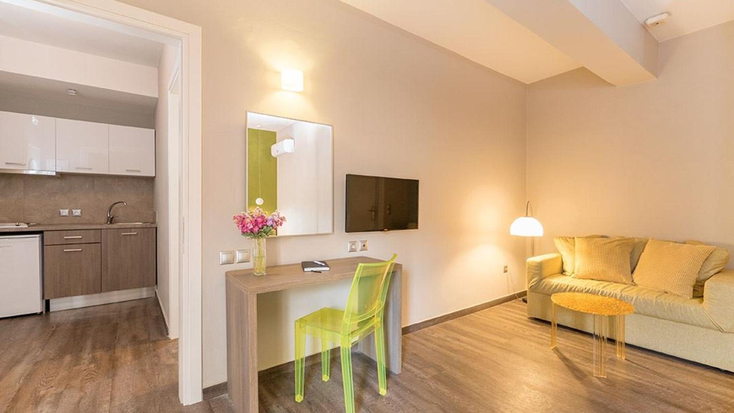 Suite - Photo 2