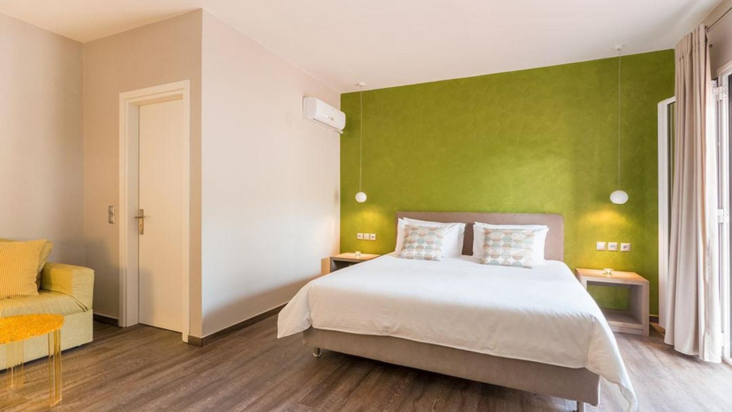 Suite - Photo 1