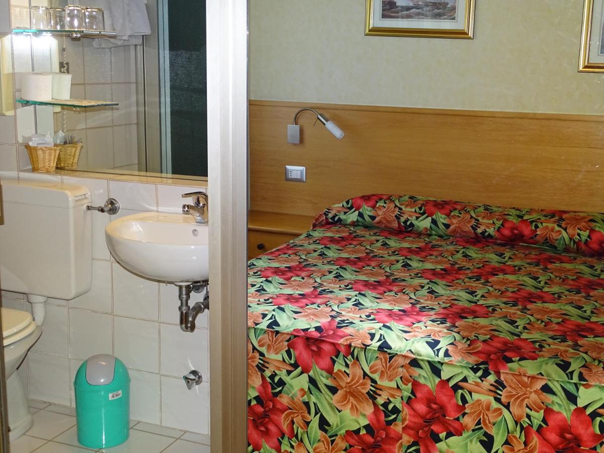 Double Room with window Mountain View photo 2