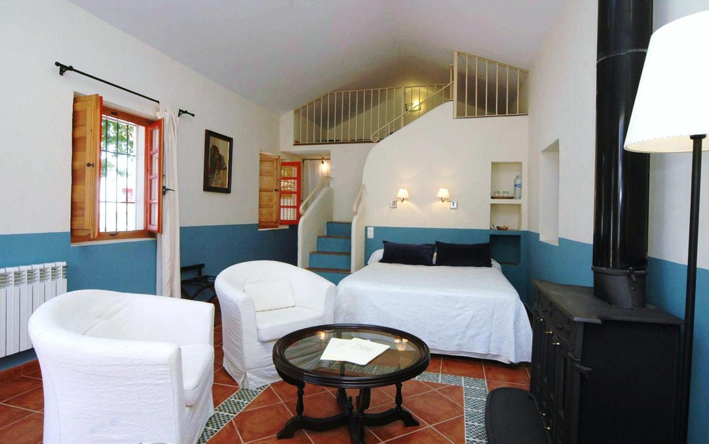 Double or Twin Room with Terrace - Photo 5