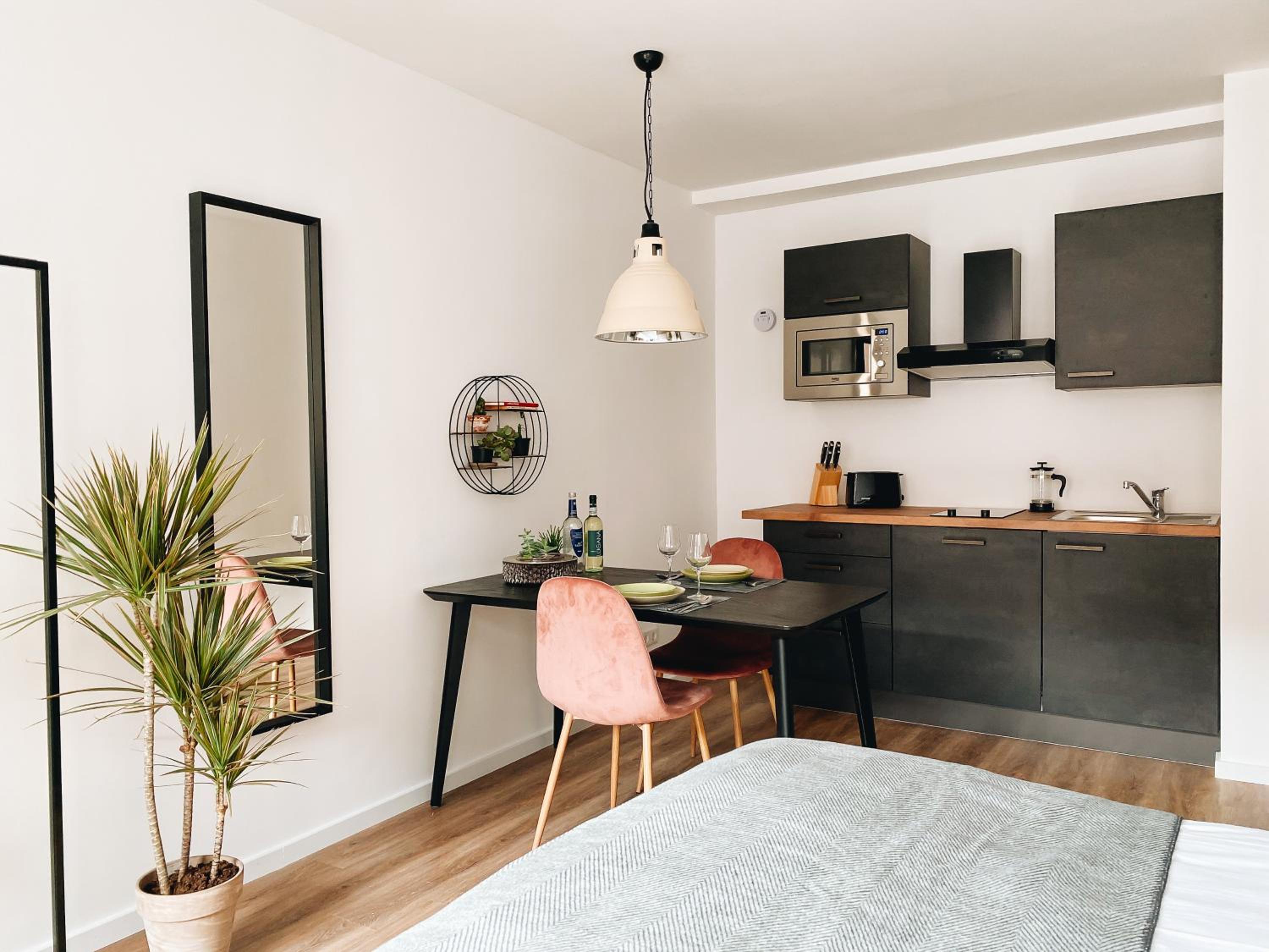 Studio Apartment - Photo 1