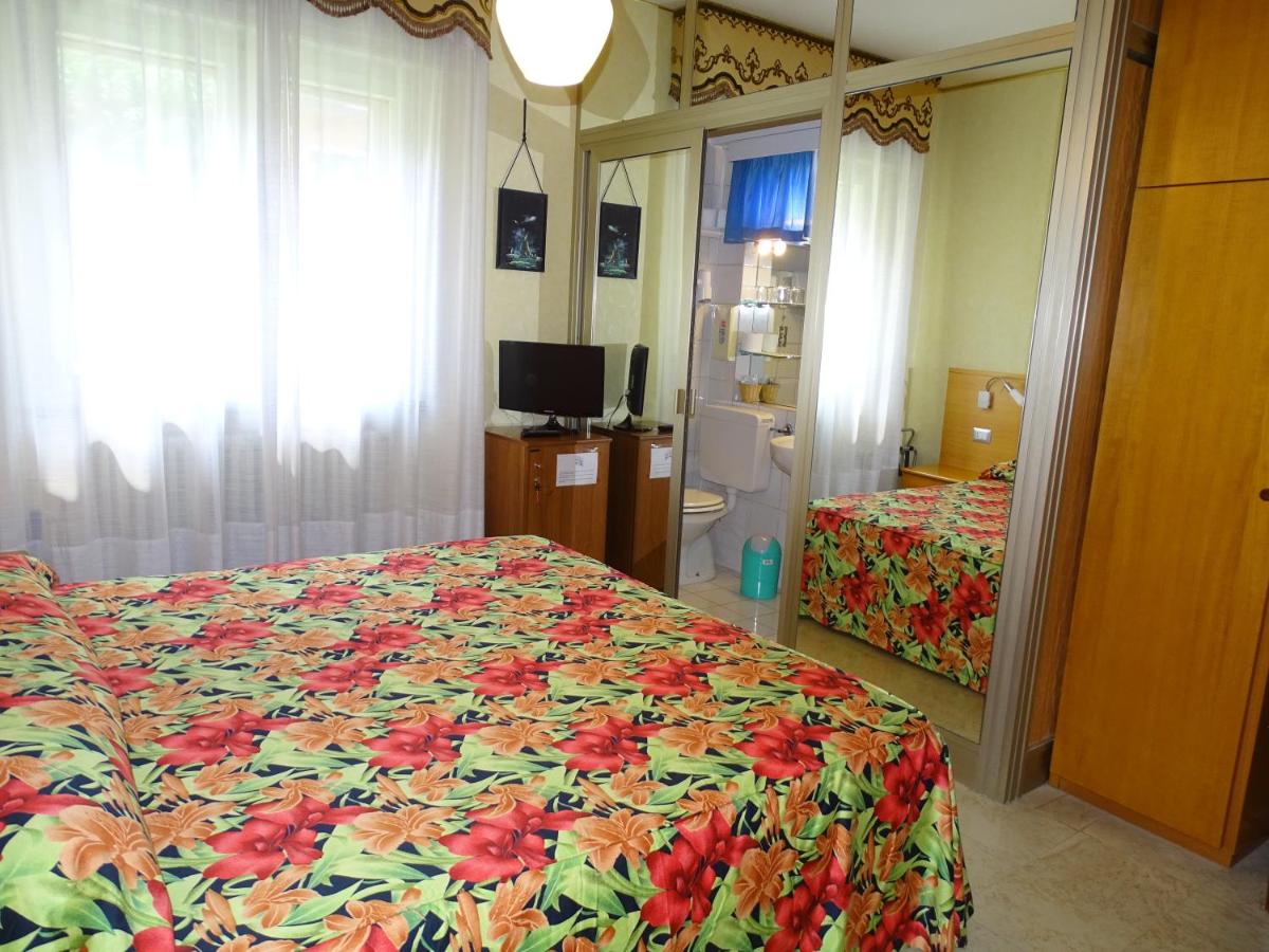 Double Room with window Mountain View photo 3