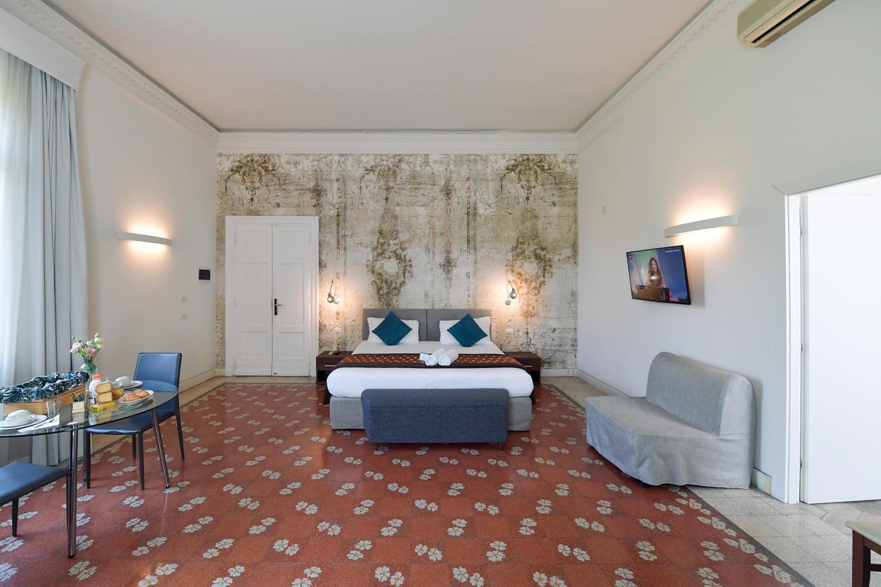 Large Junior Suite photo 1