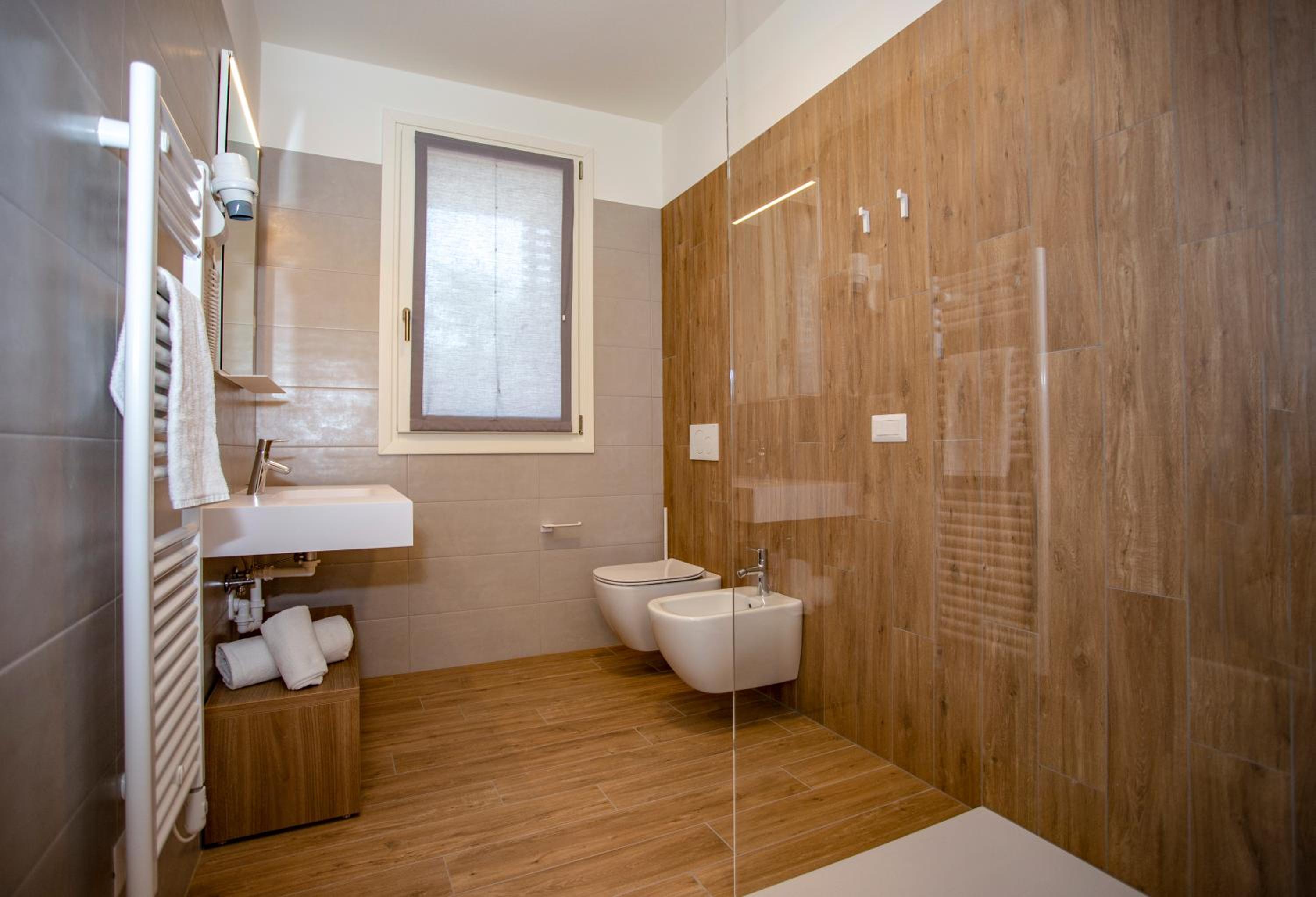 One-Bedroom Apartment Top photo 2