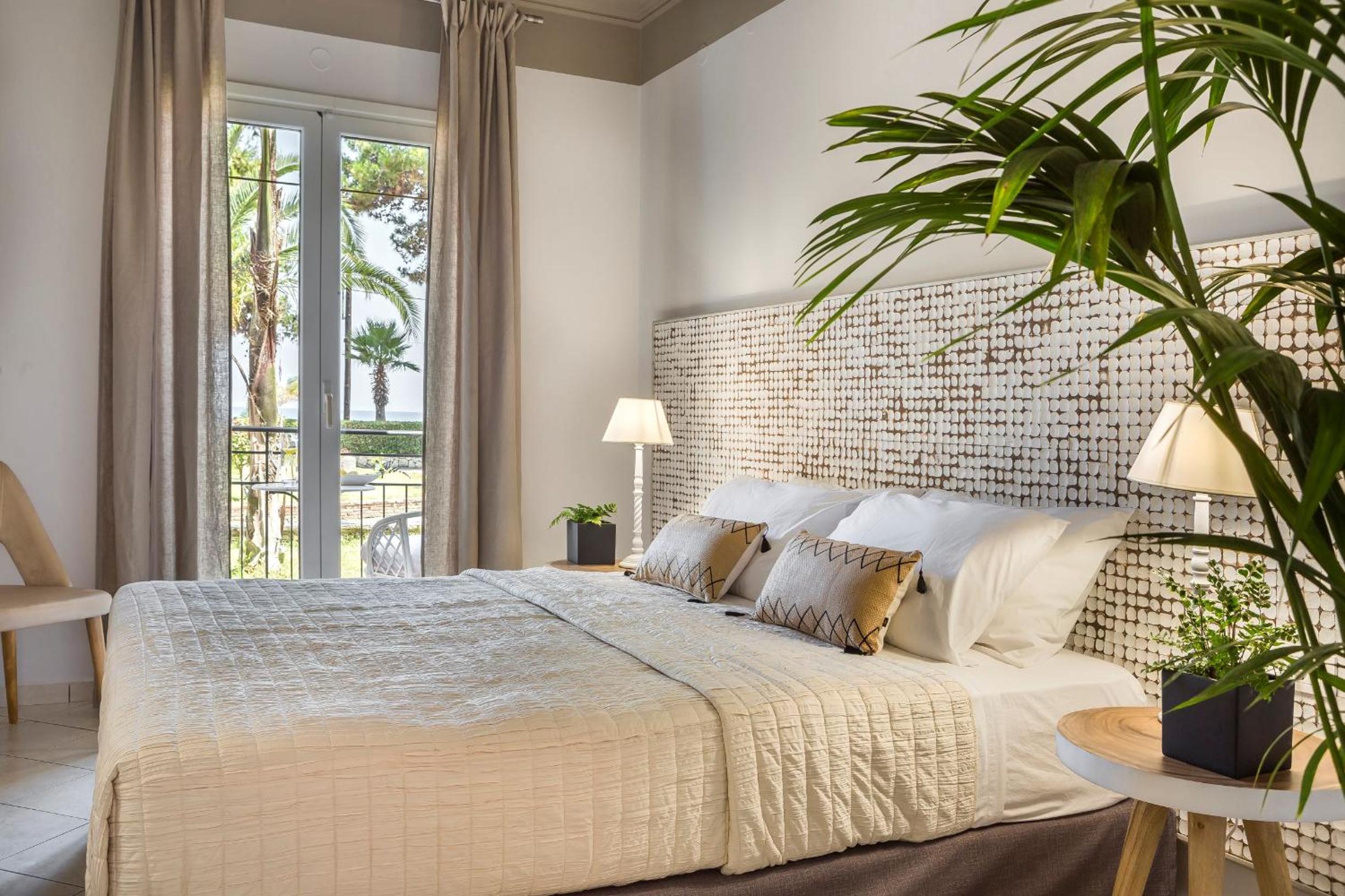 Superior Room with Sea View - Photo 13