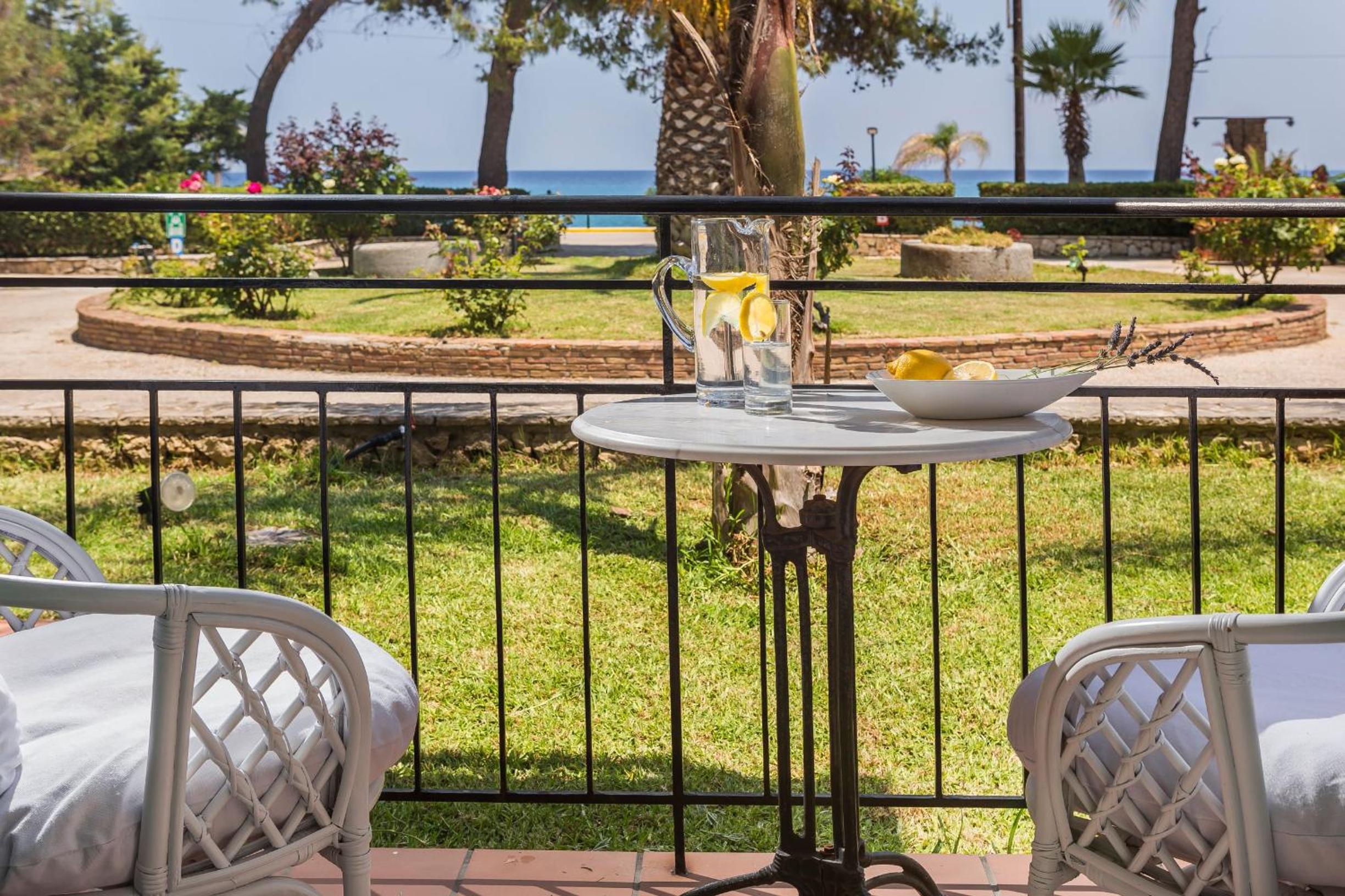 Superior Room with Sea View - Photo 9