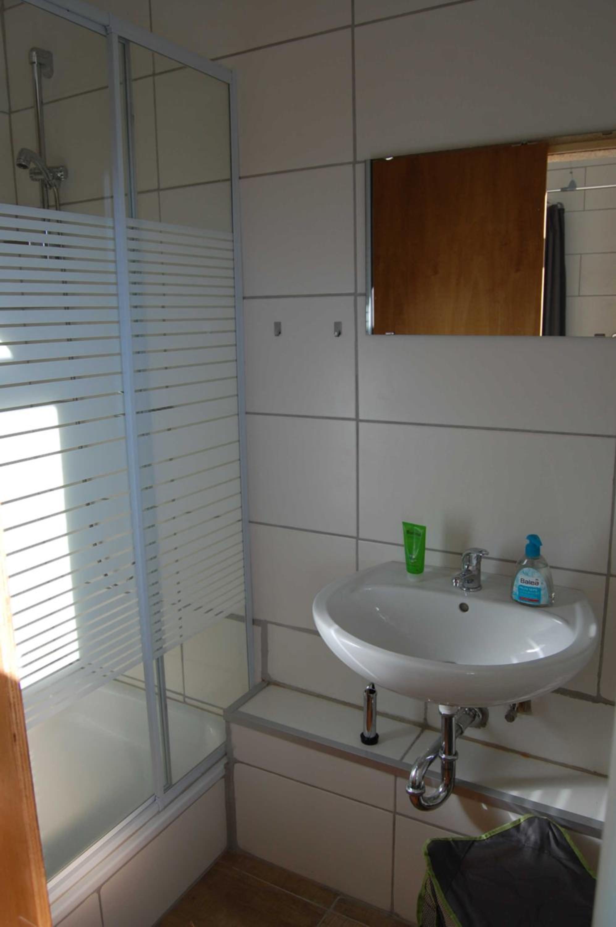 Quadruple Room with Shared Bathroom photo 2