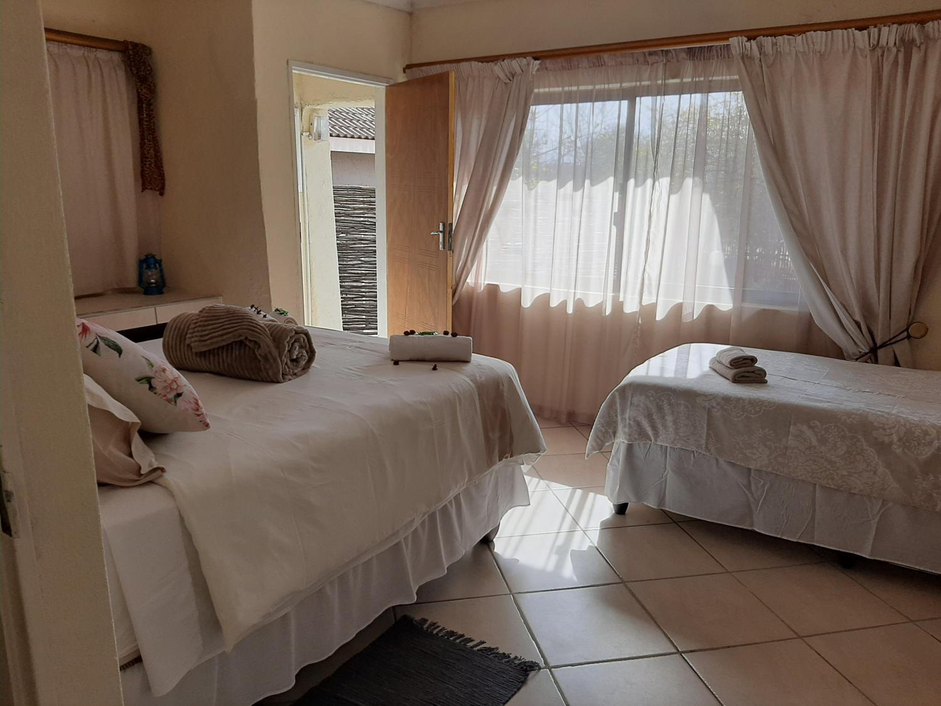 Comfort Triple Room with Shower - Photo 4