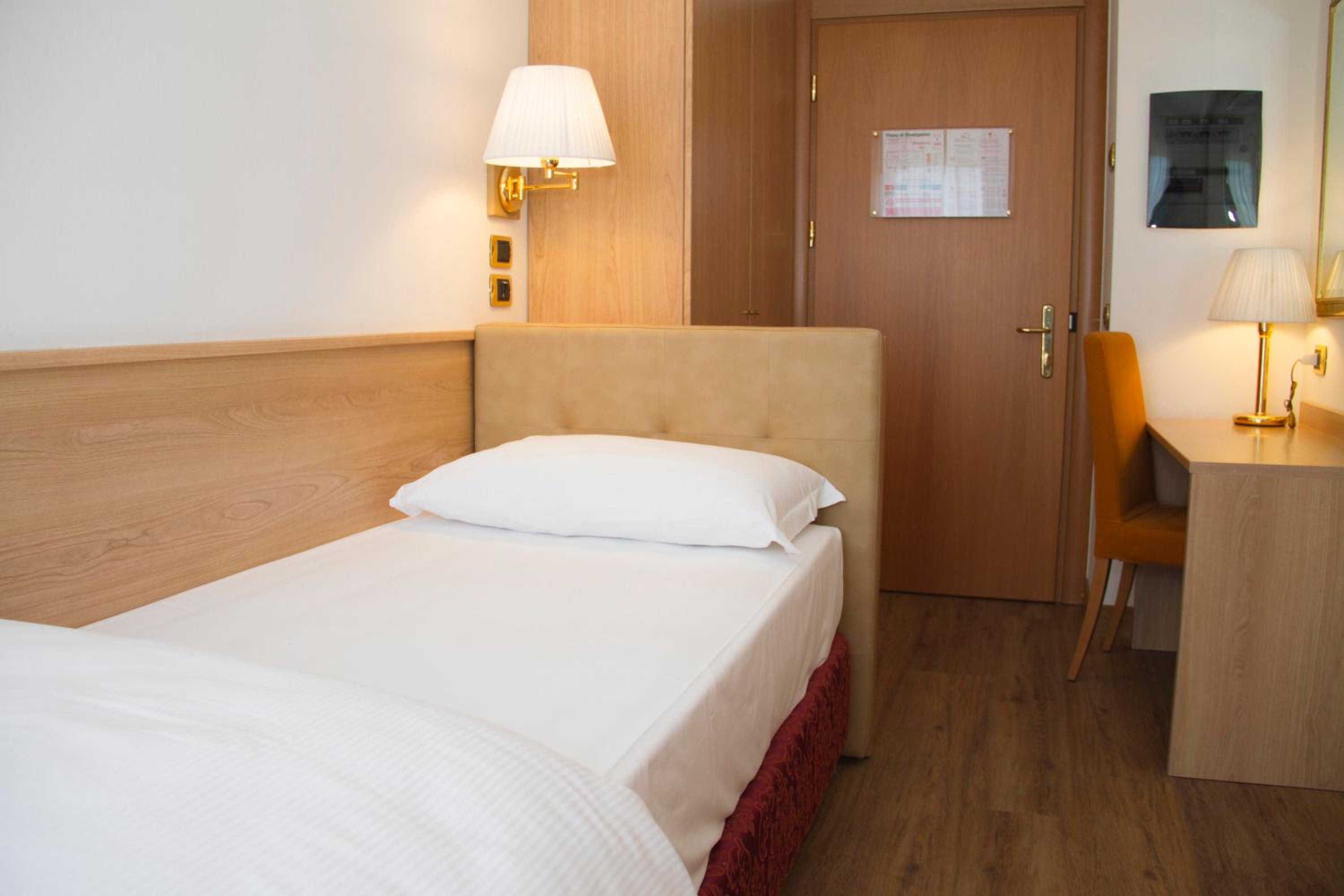 Standard Single Room photo 3