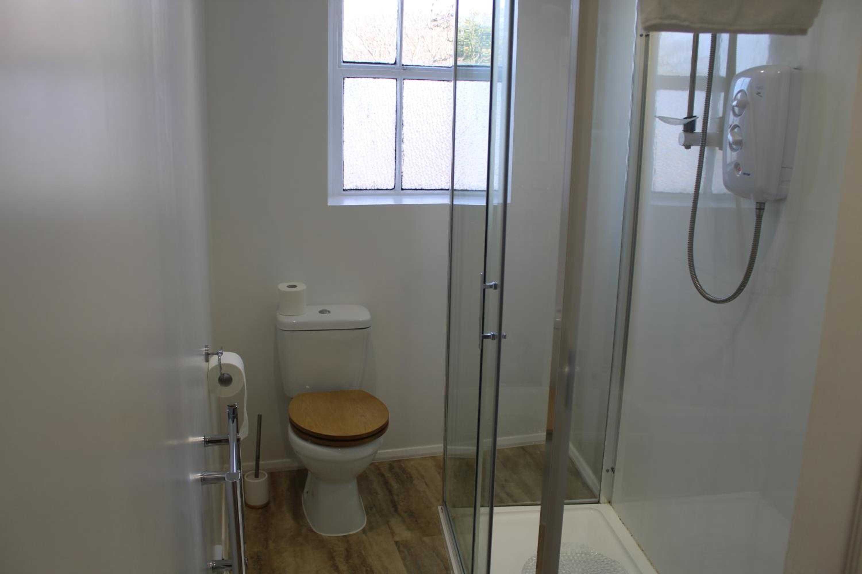 Twin Room with Shower - Photo 3