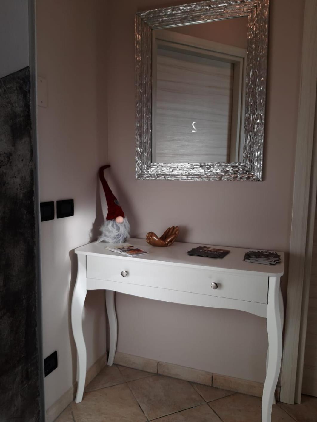 Twin Room with Private Bathroom - Photo 3