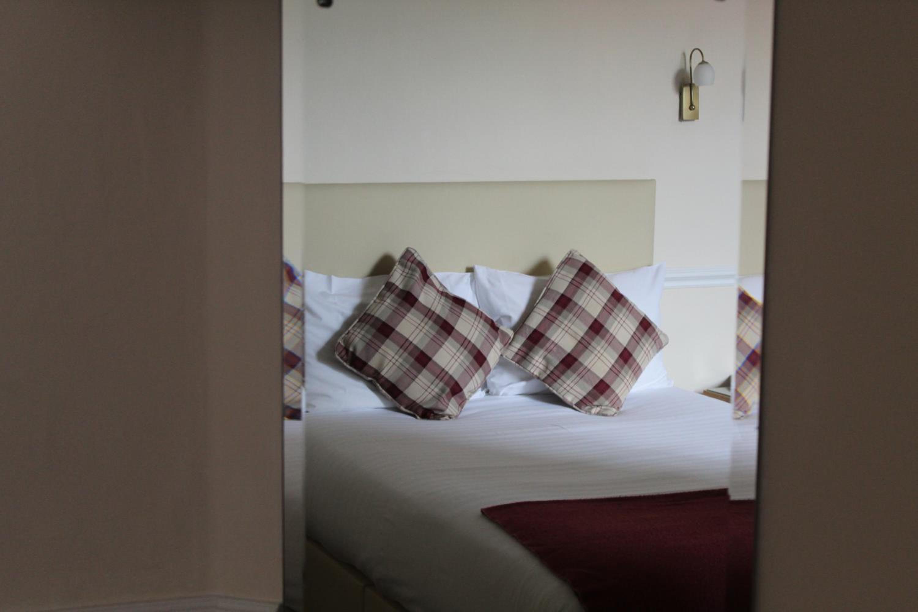 Double Room with Private Bathroom - Photo 3