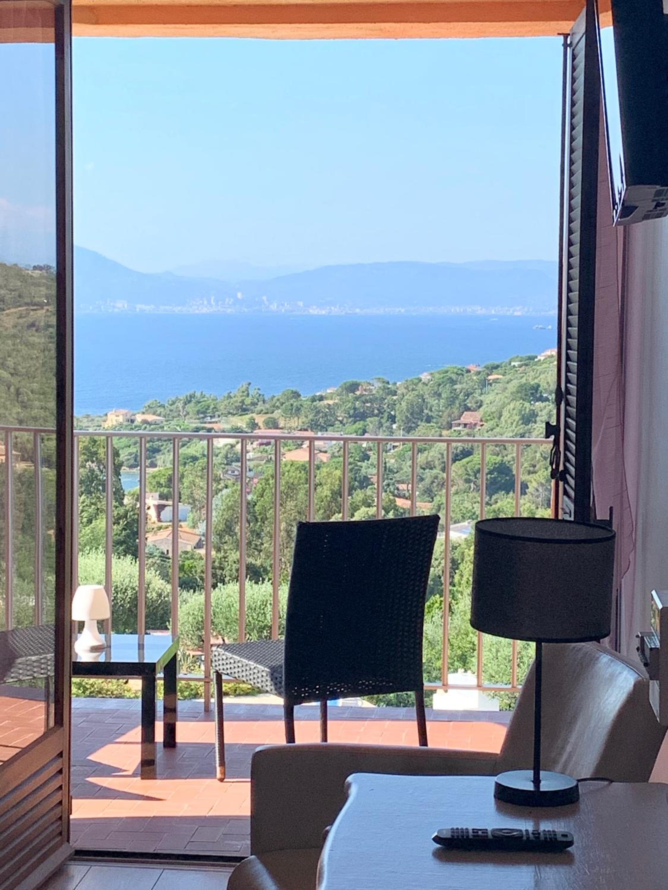 Double or Twin Room with Terrace and Sea View - Photo 17