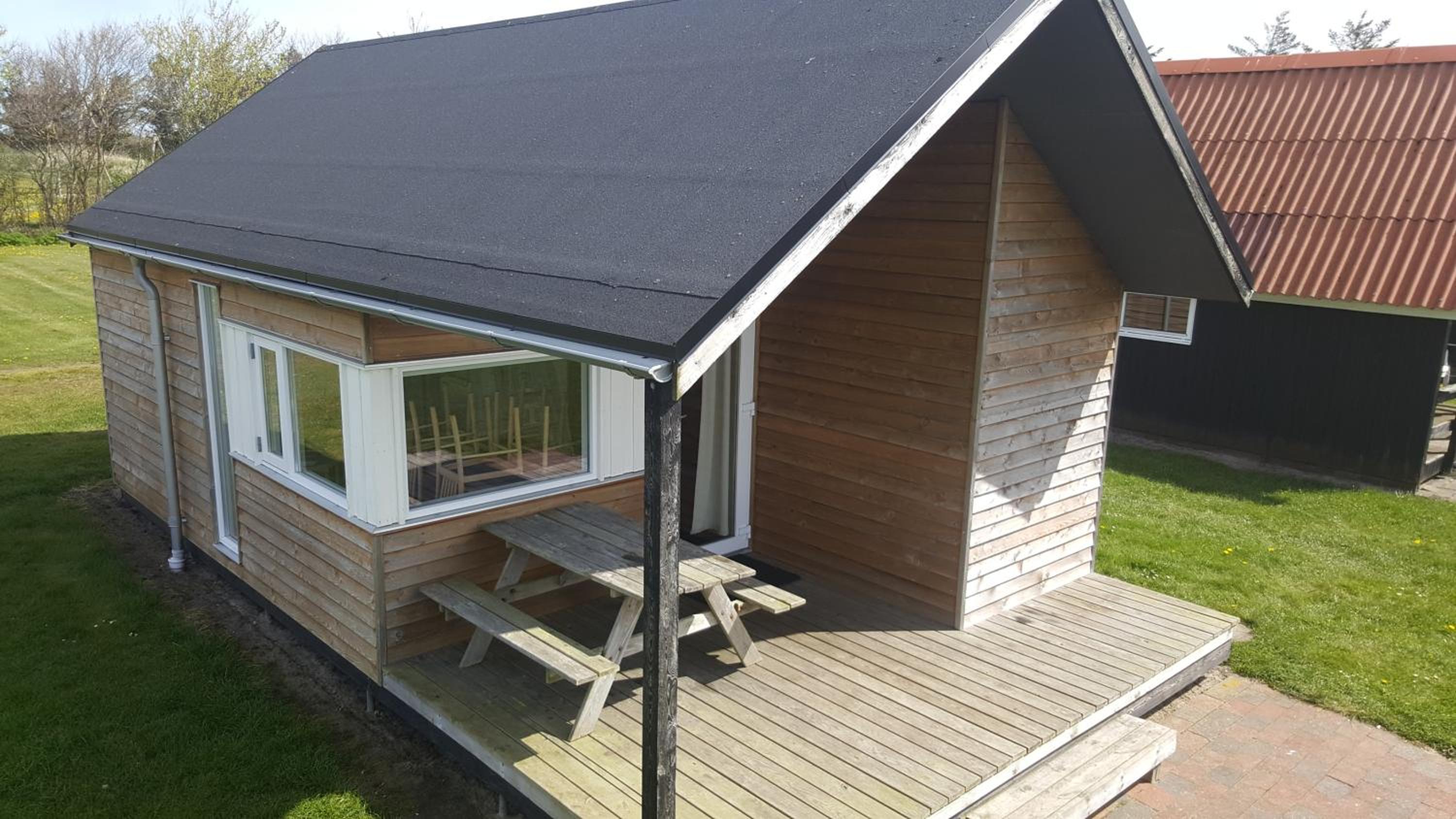 Cottage with Private Bathroom - Photo 7
