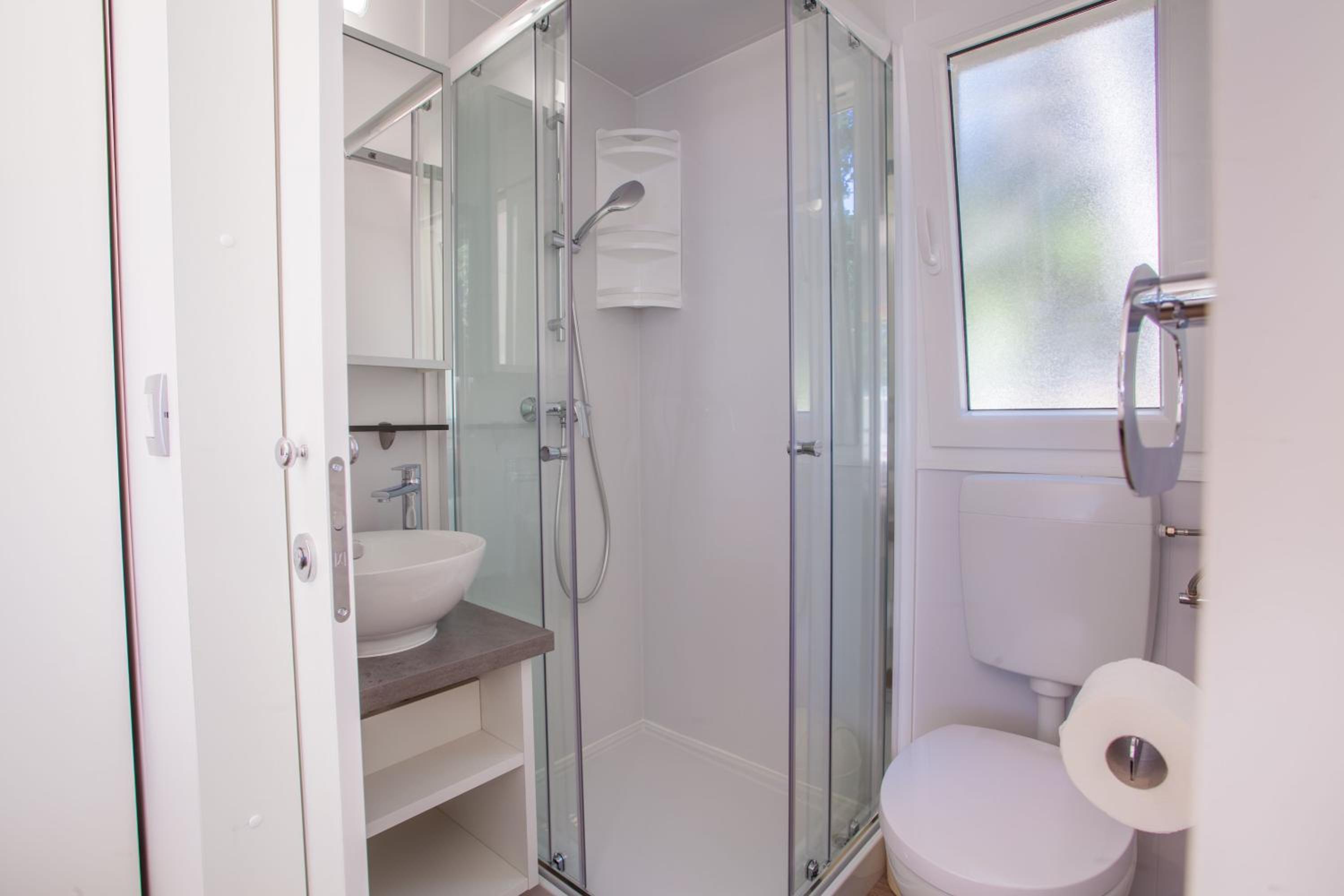 Premium Two bedroom Mobile Home photo 3