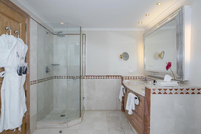 Junior Suite Frontal Sea View Connecting photo 2