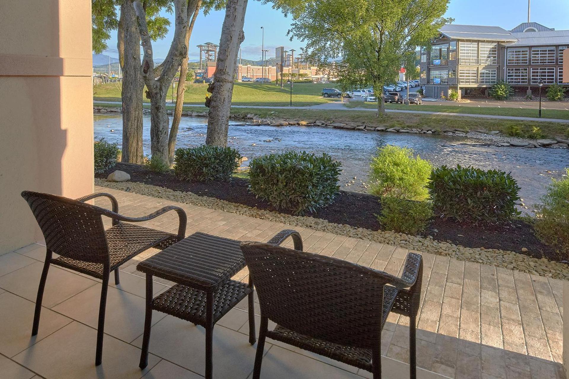 River Balcony Double Queen photo 2