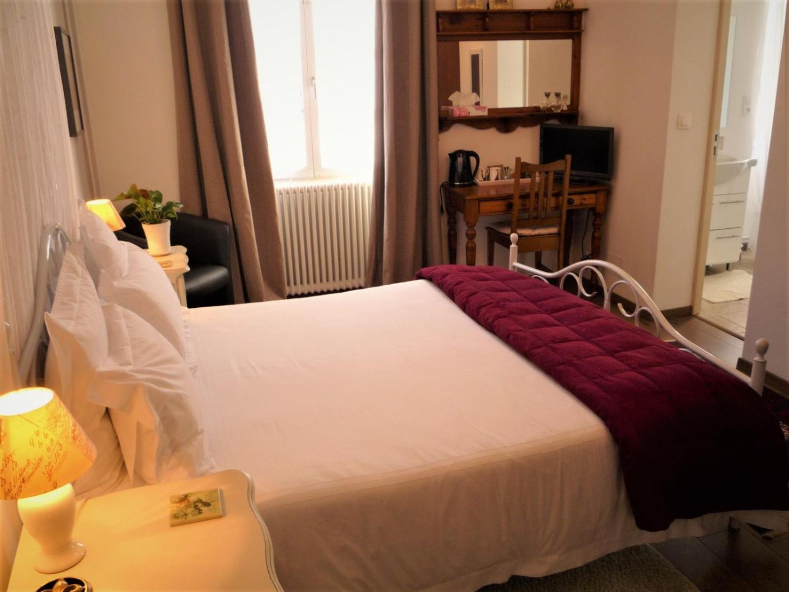 Queen Room photo 2