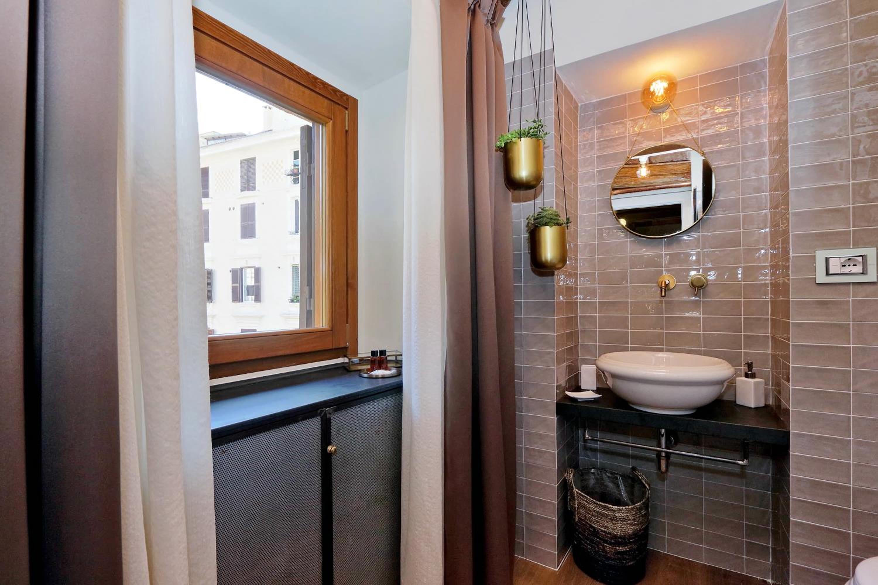 One-Bedroom Apartment - Via di San Giovanni in Laterano 130 photo 3