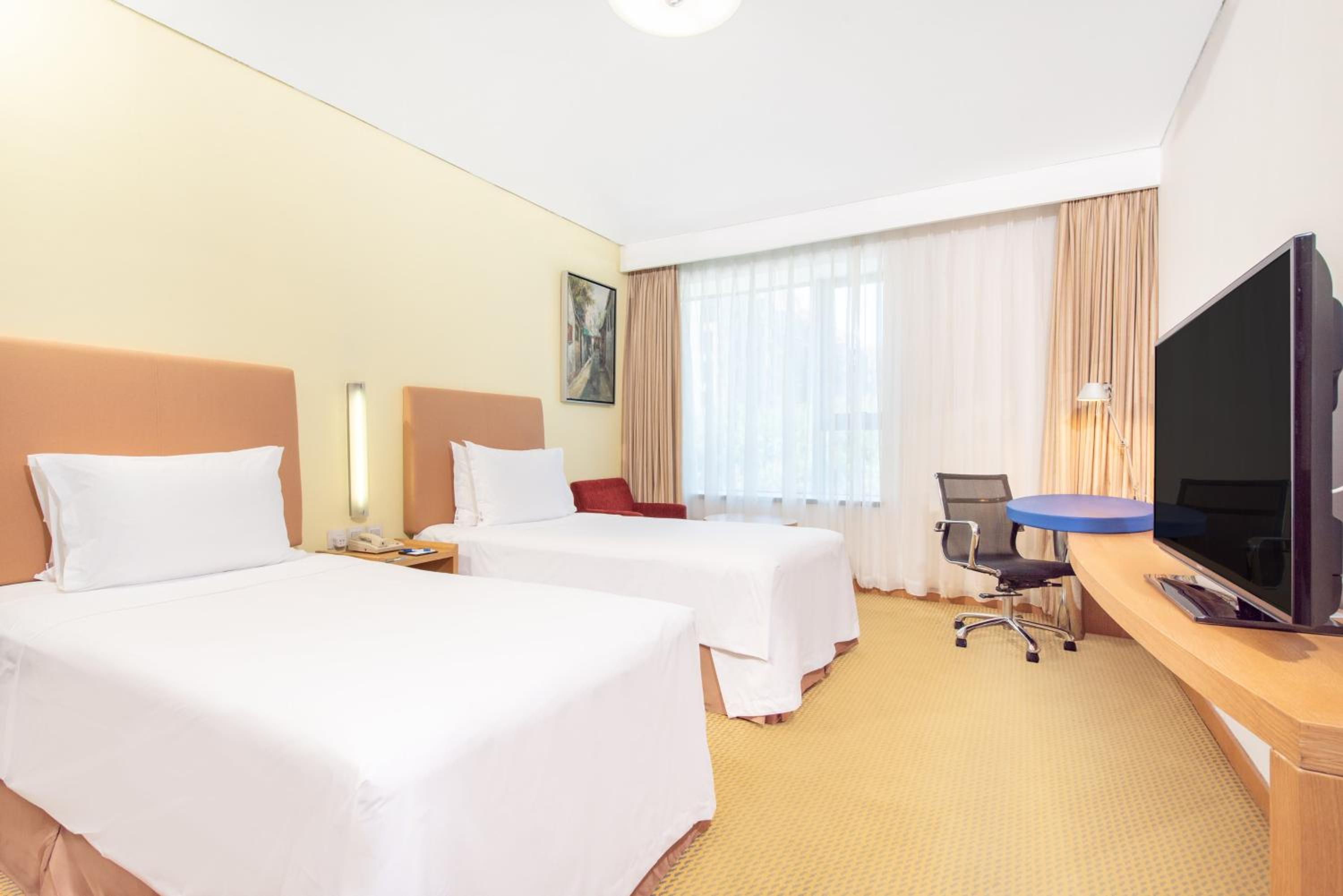 Standard Twin Room - Photo 2