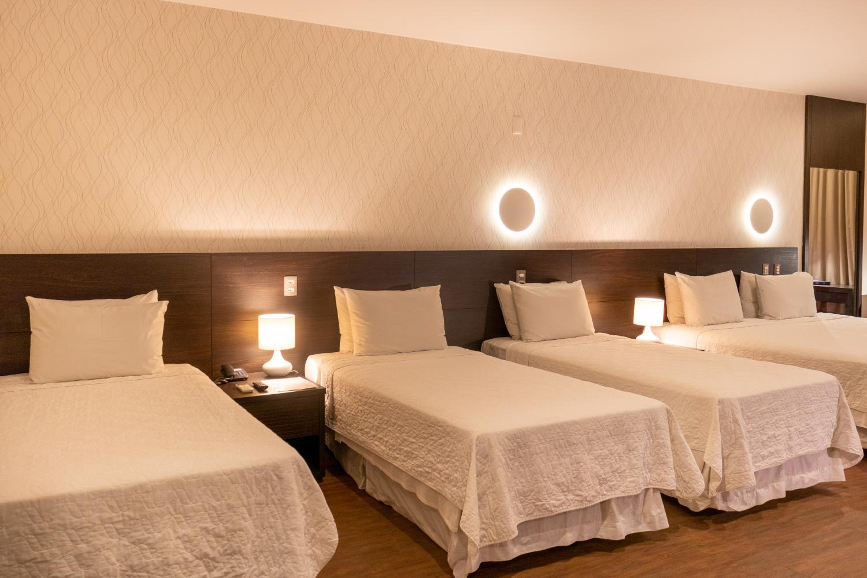 Deluxe Family Suite photo 3
