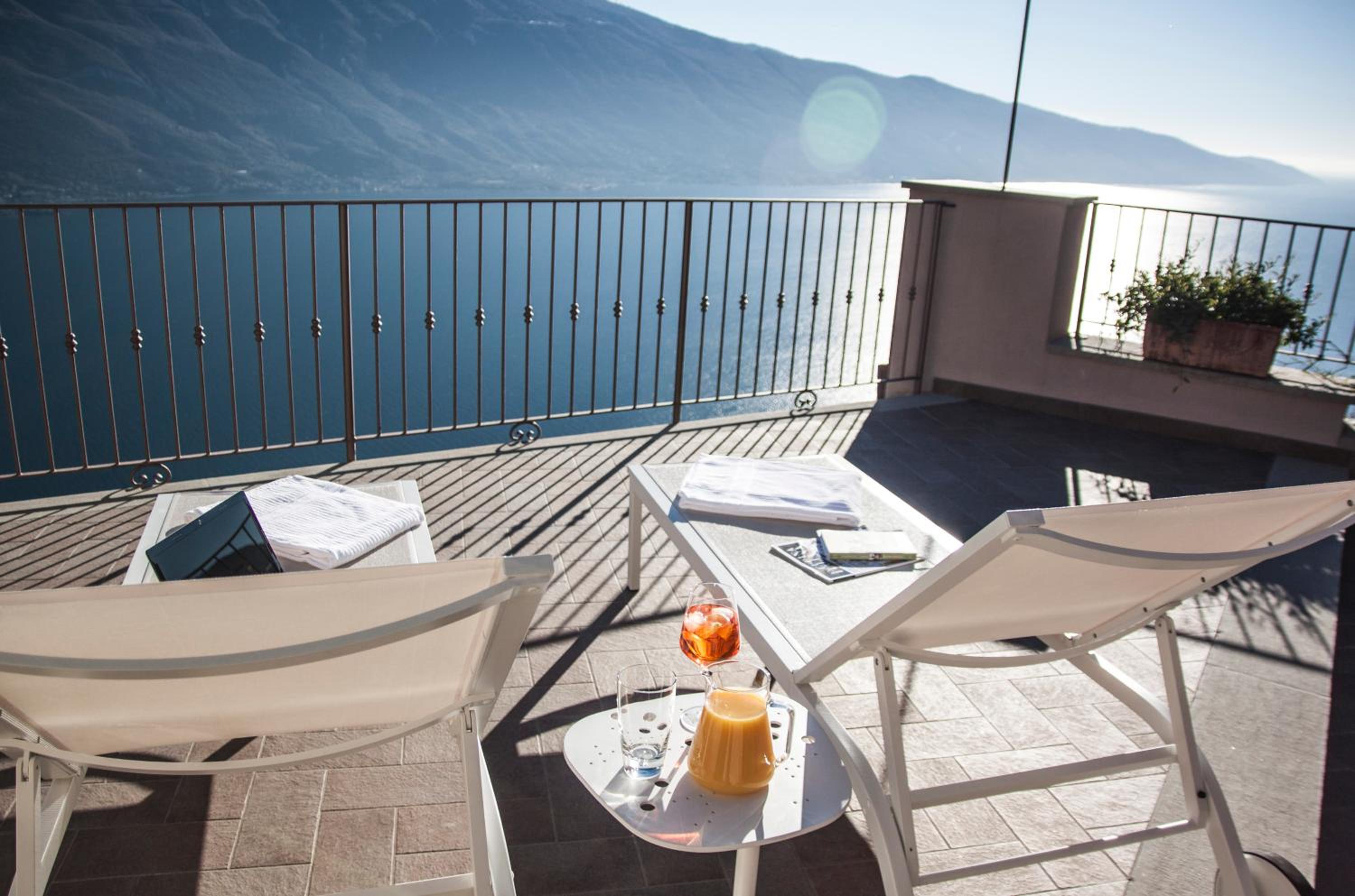 Junior Suite with Lake View and Terrace - Photo 7