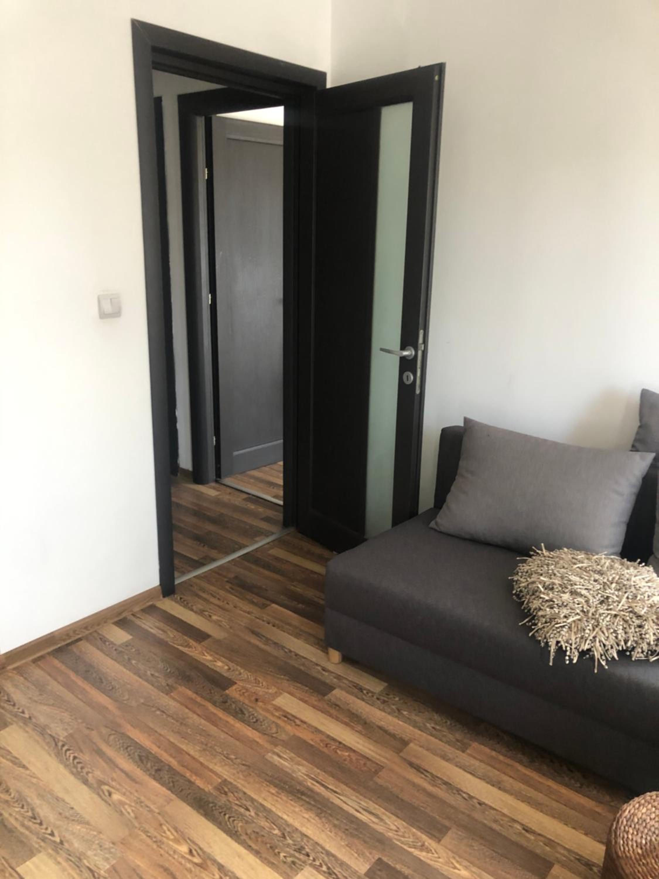 One-Bedroom Apartment - Photo 2