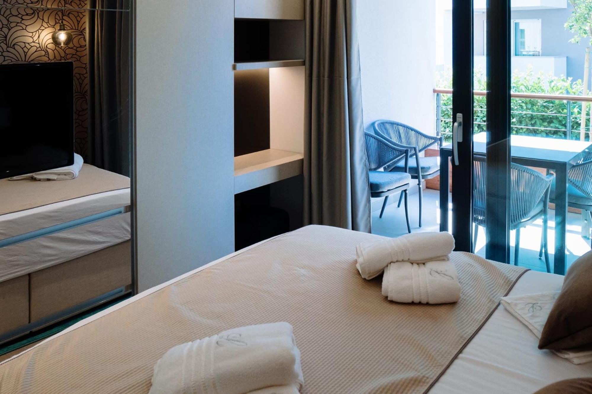 Luxury Two-Bedroom Apartment photo 2