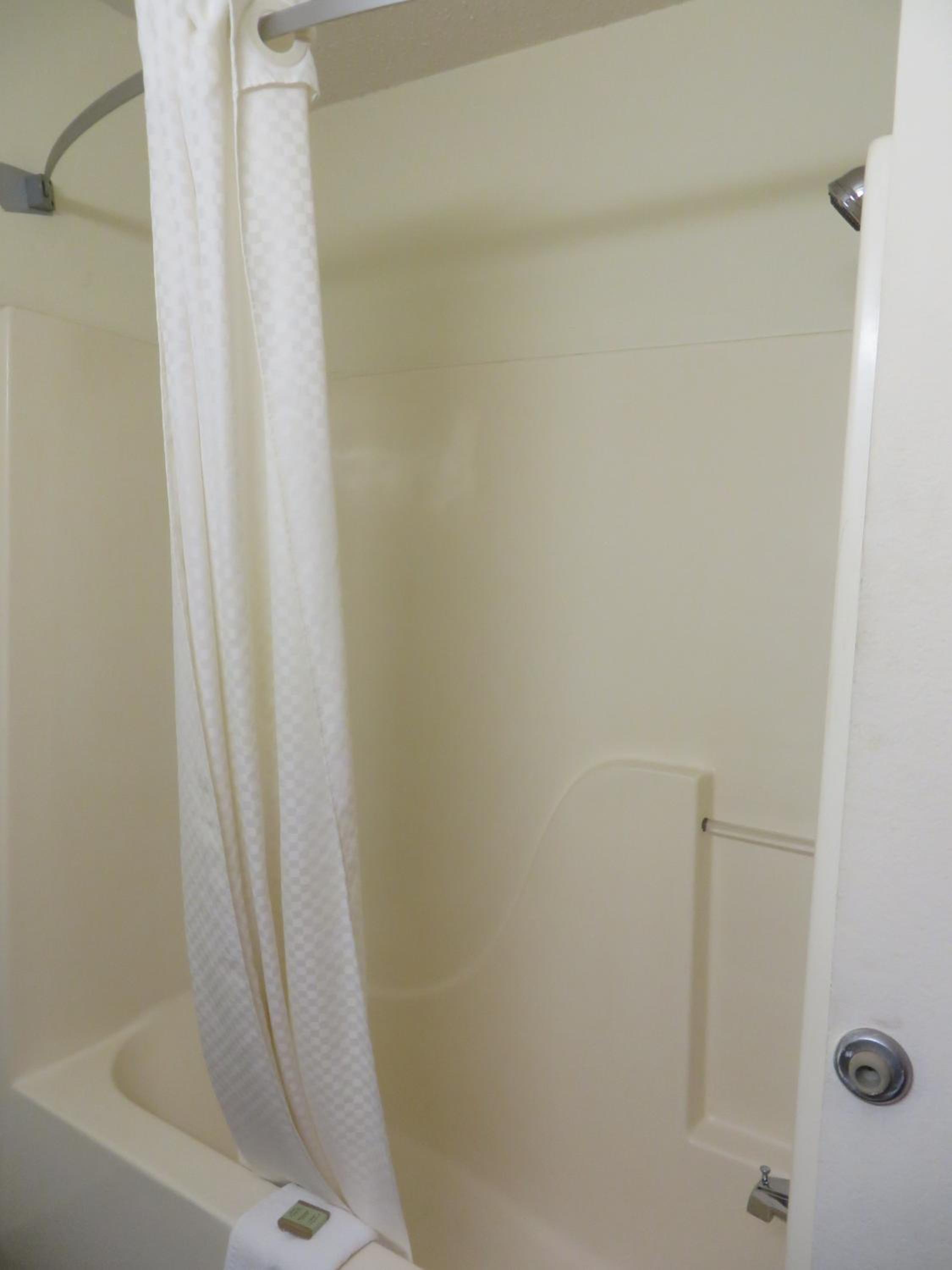 King Room - Non-Smoking - Photo 9