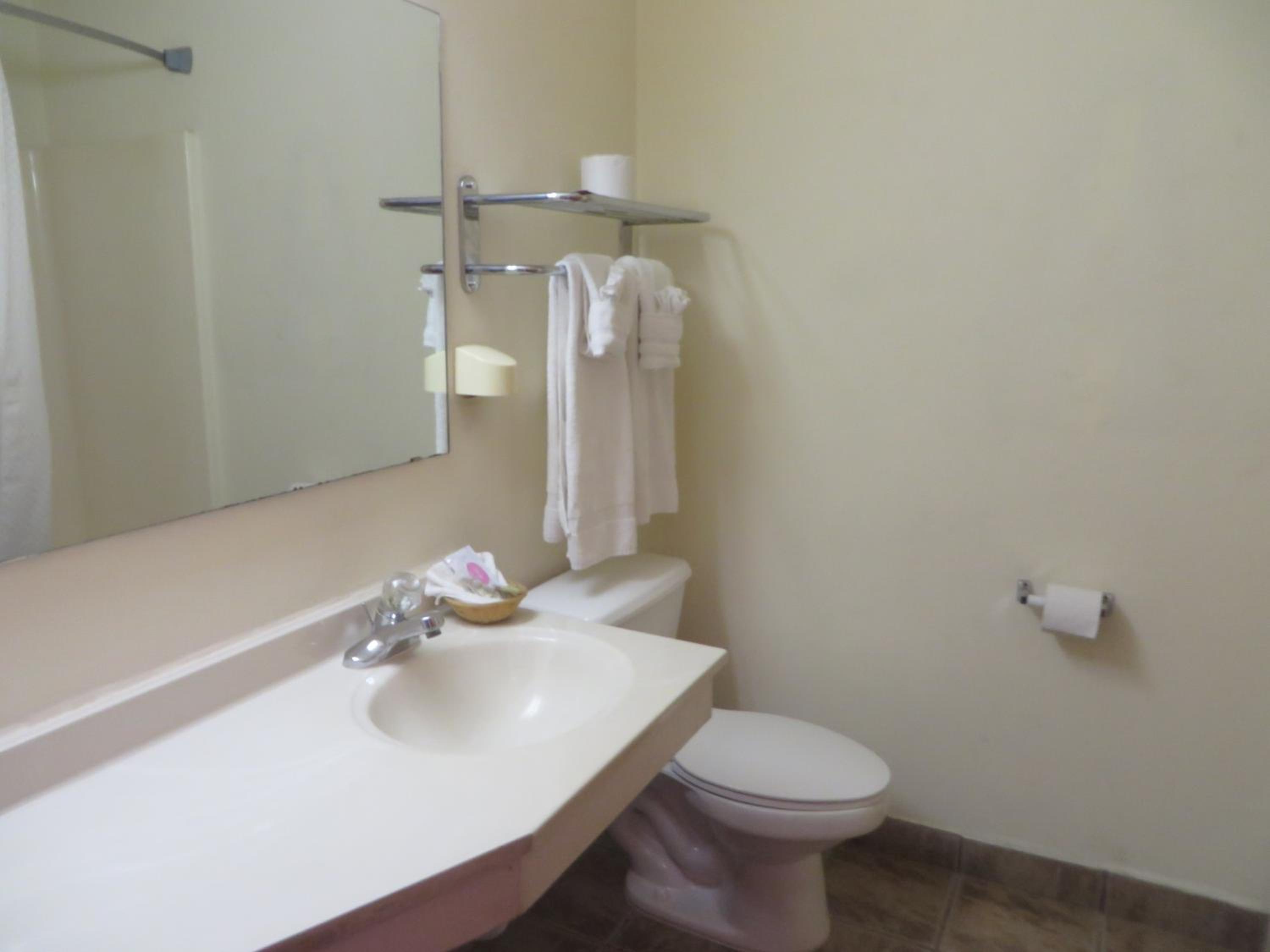 King Room - Non-Smoking - Photo 11