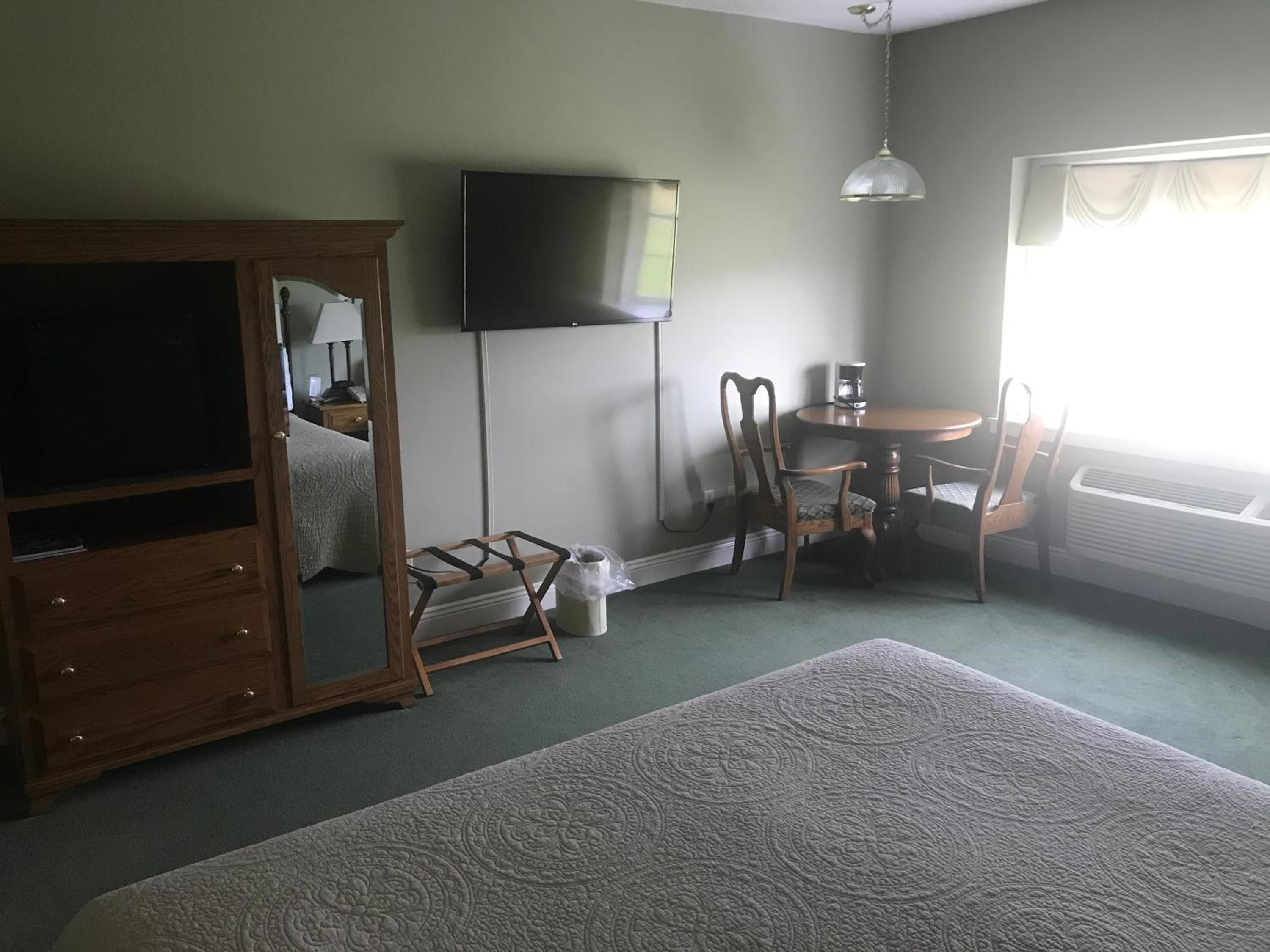 Standard King Room photo 3