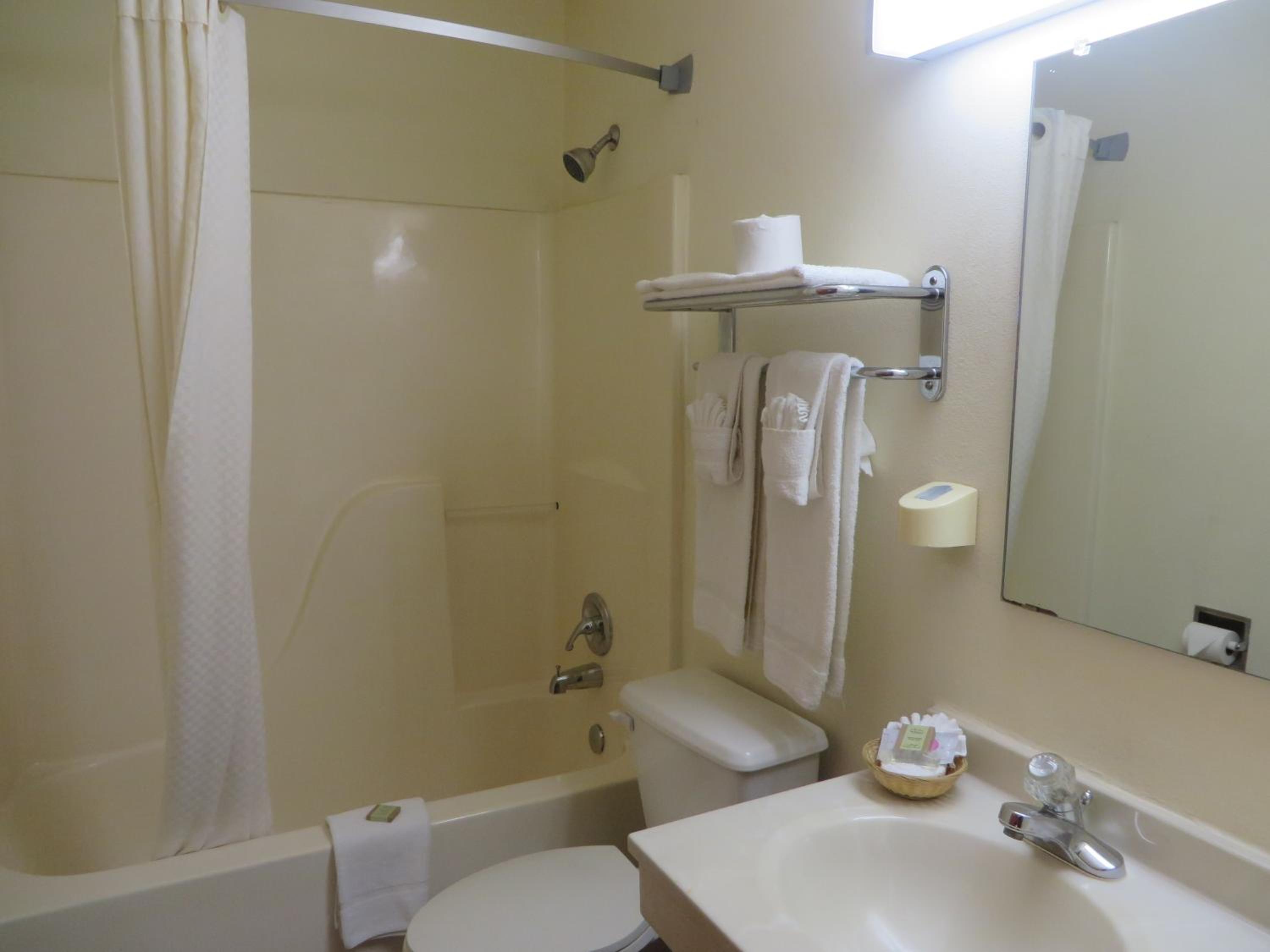 King Room - Non-Smoking - Photo 3