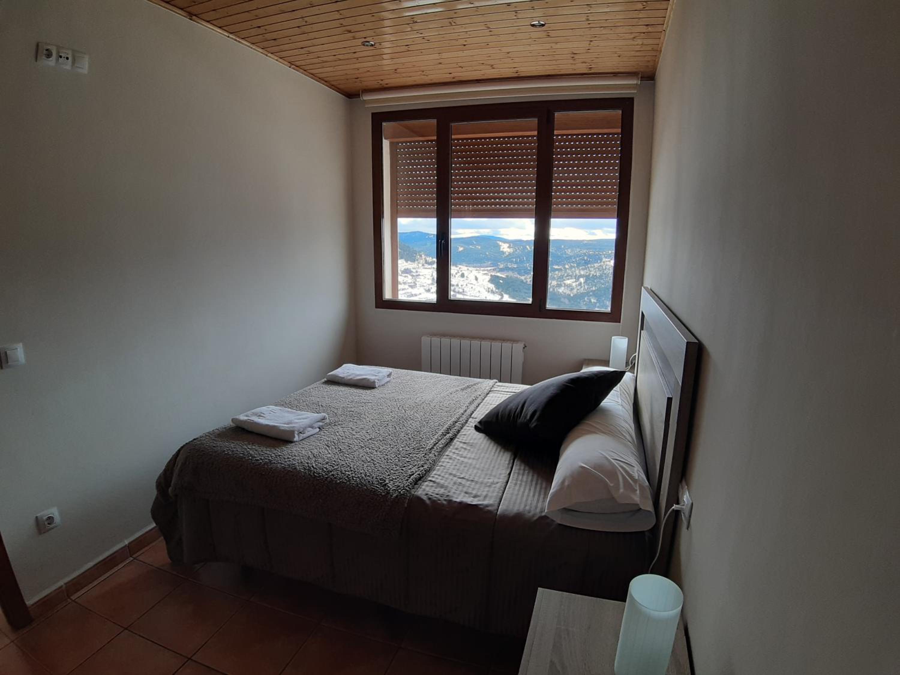 Apartment with Mountain View - Photo 8