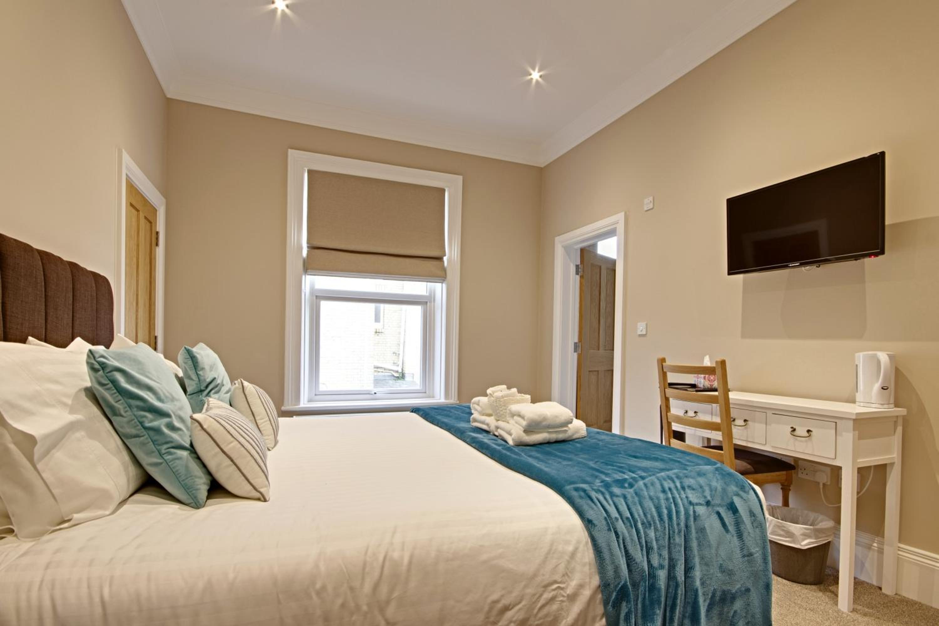 Deluxe Double or Twin Room - Photo 5