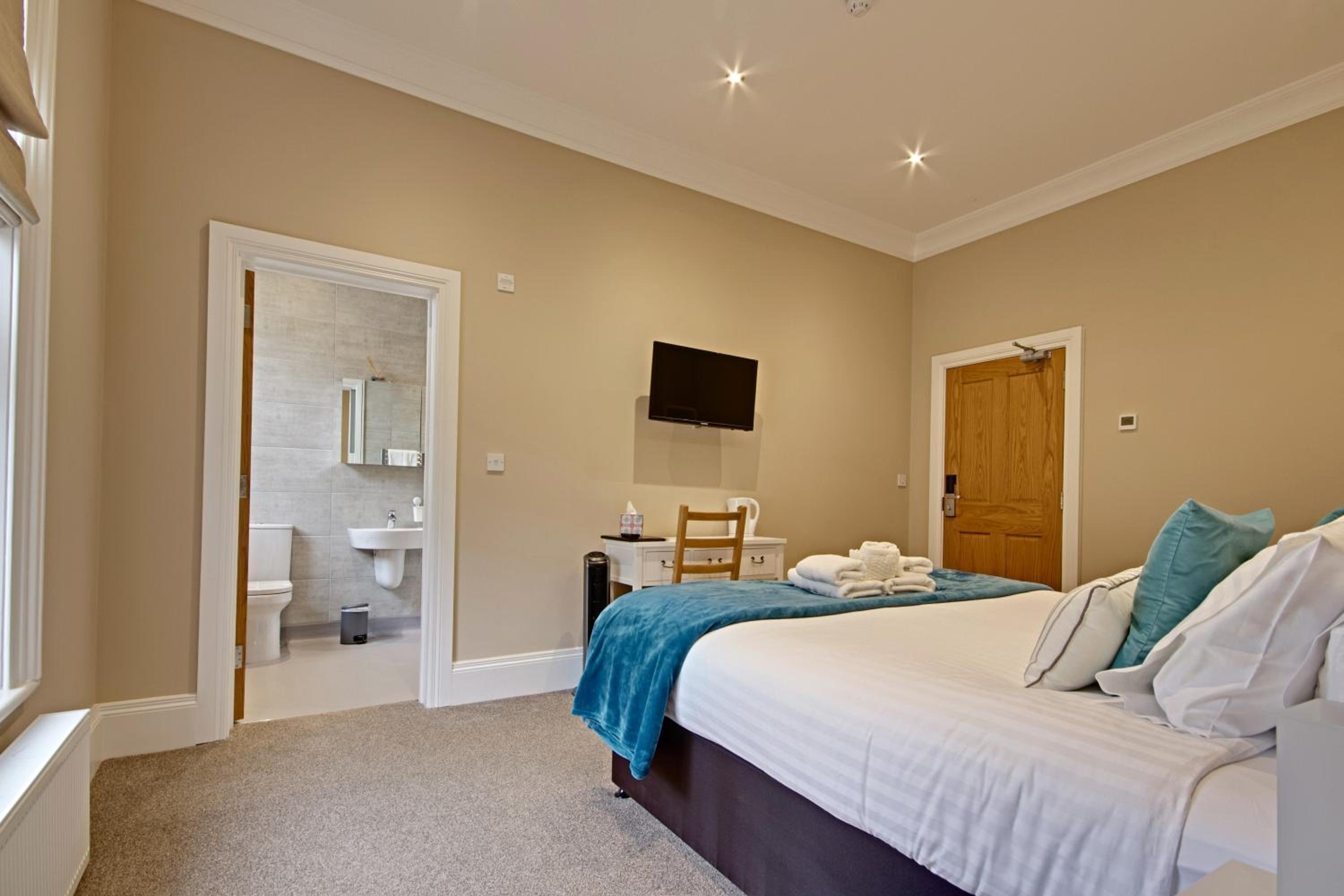 Deluxe Double or Twin Room - Photo 6