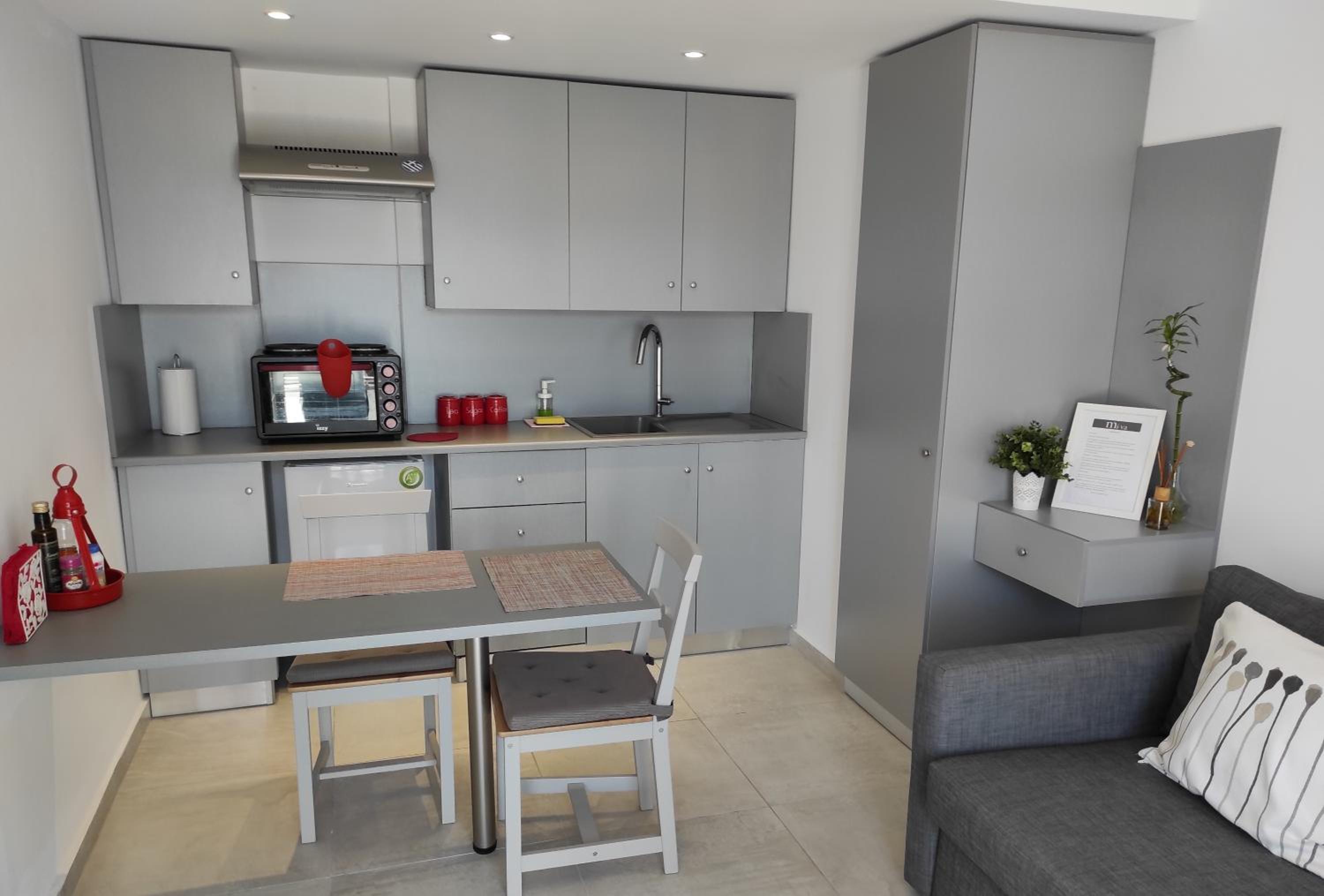 One-Bedroom Apartment - Photo 8