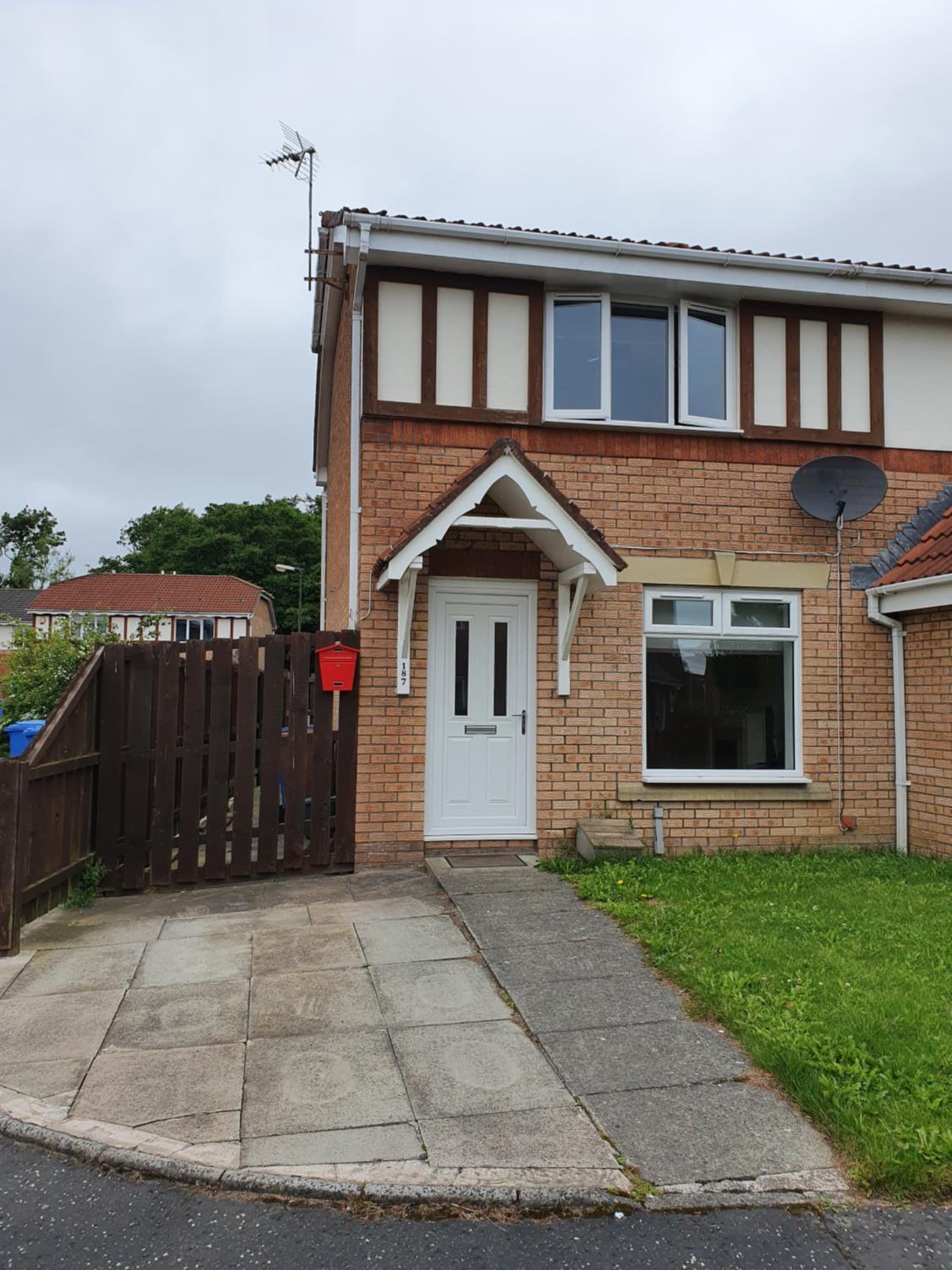 Three-Bedroom House photo 2