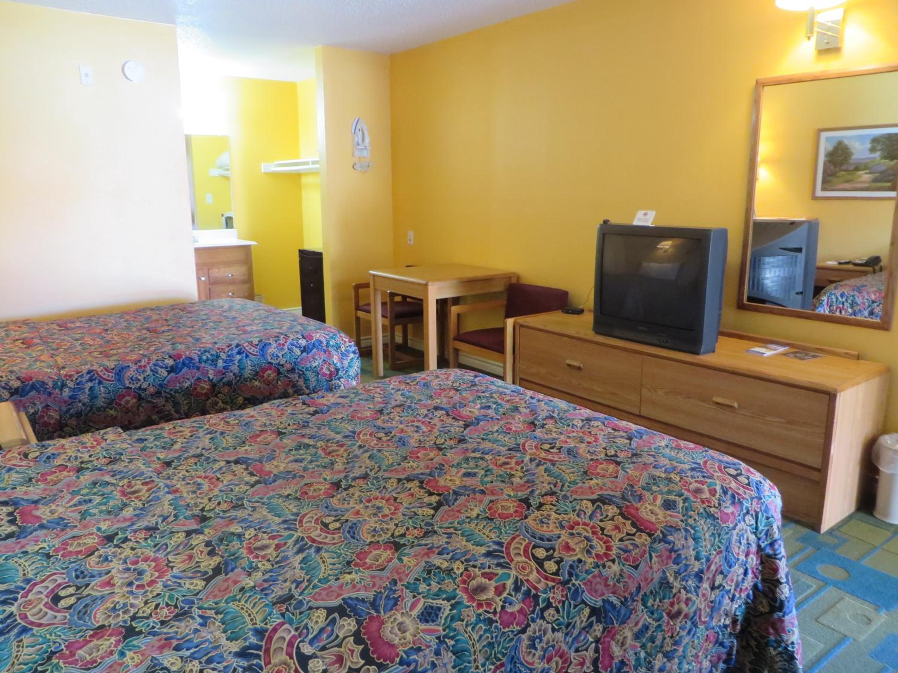 Double Room with Two Double Beds - Photo 12