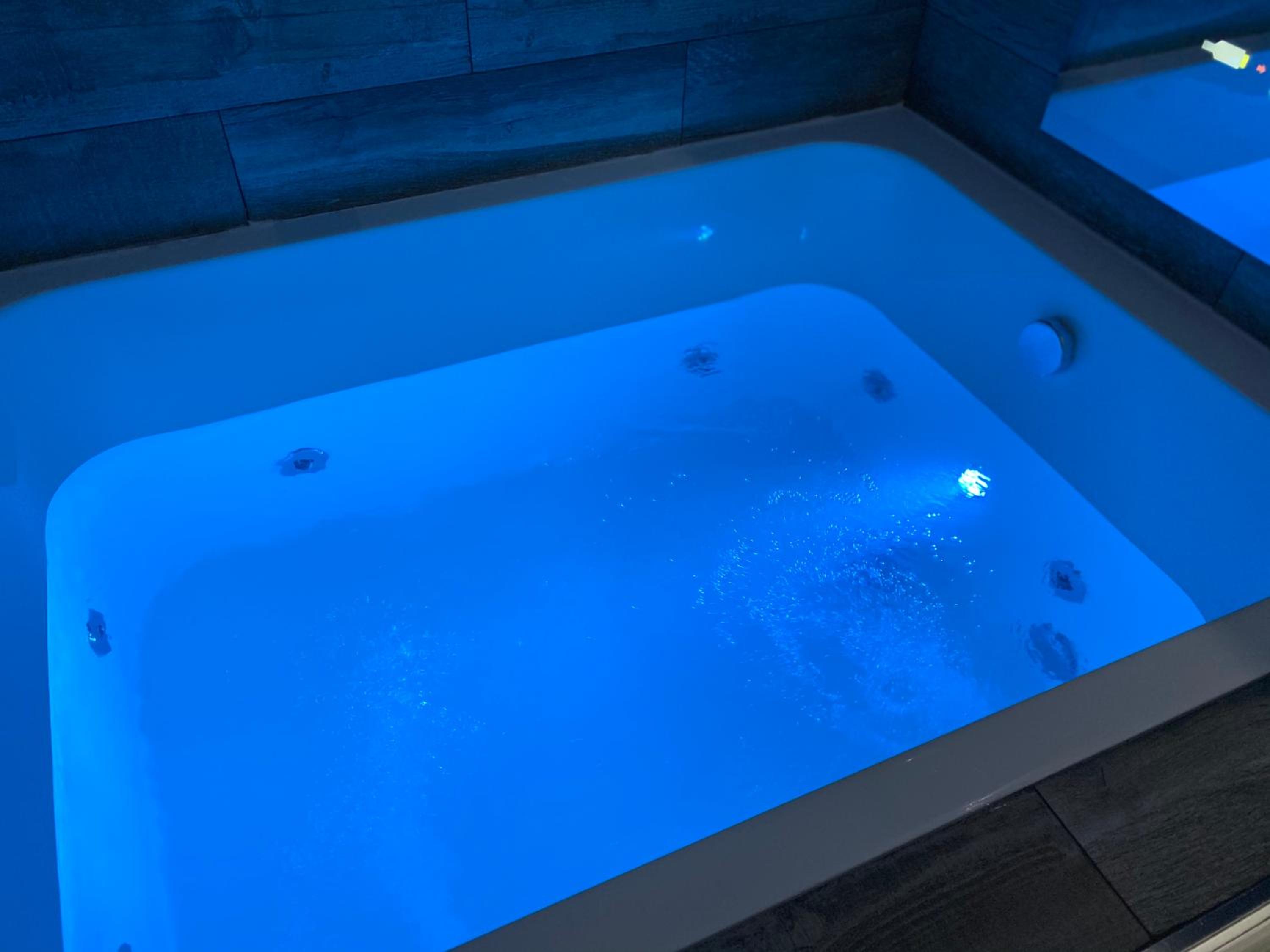 Superior Suite - Photo 10